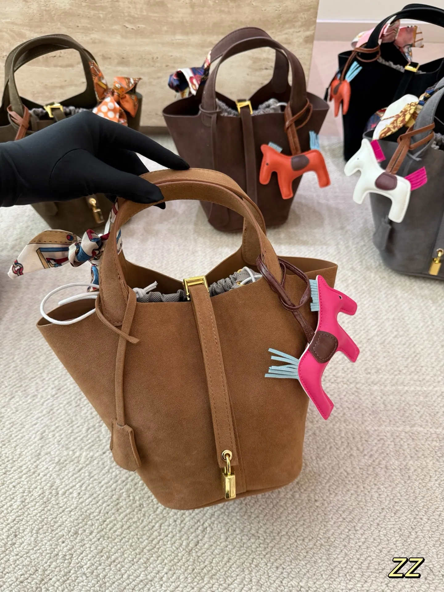 P145 麂皮 爱马仕菜篮子 配内胆 经典百搭款 万年不过时 麂皮质感超赞 尺寸19.19