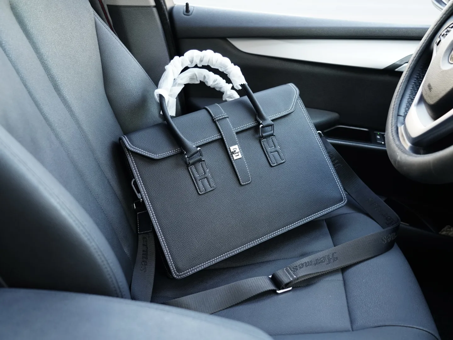 P315 🇫🇷 Hermes 爱马仕 官网同步 高版本 公文斜挎手提背包 独家首发 原单小牛皮材质 顶级五金配件 非市面普通货 低调奢华 完全不浮夸的款 日常又时髦 斜挎还是手提都可以 【规格:40x30x9】