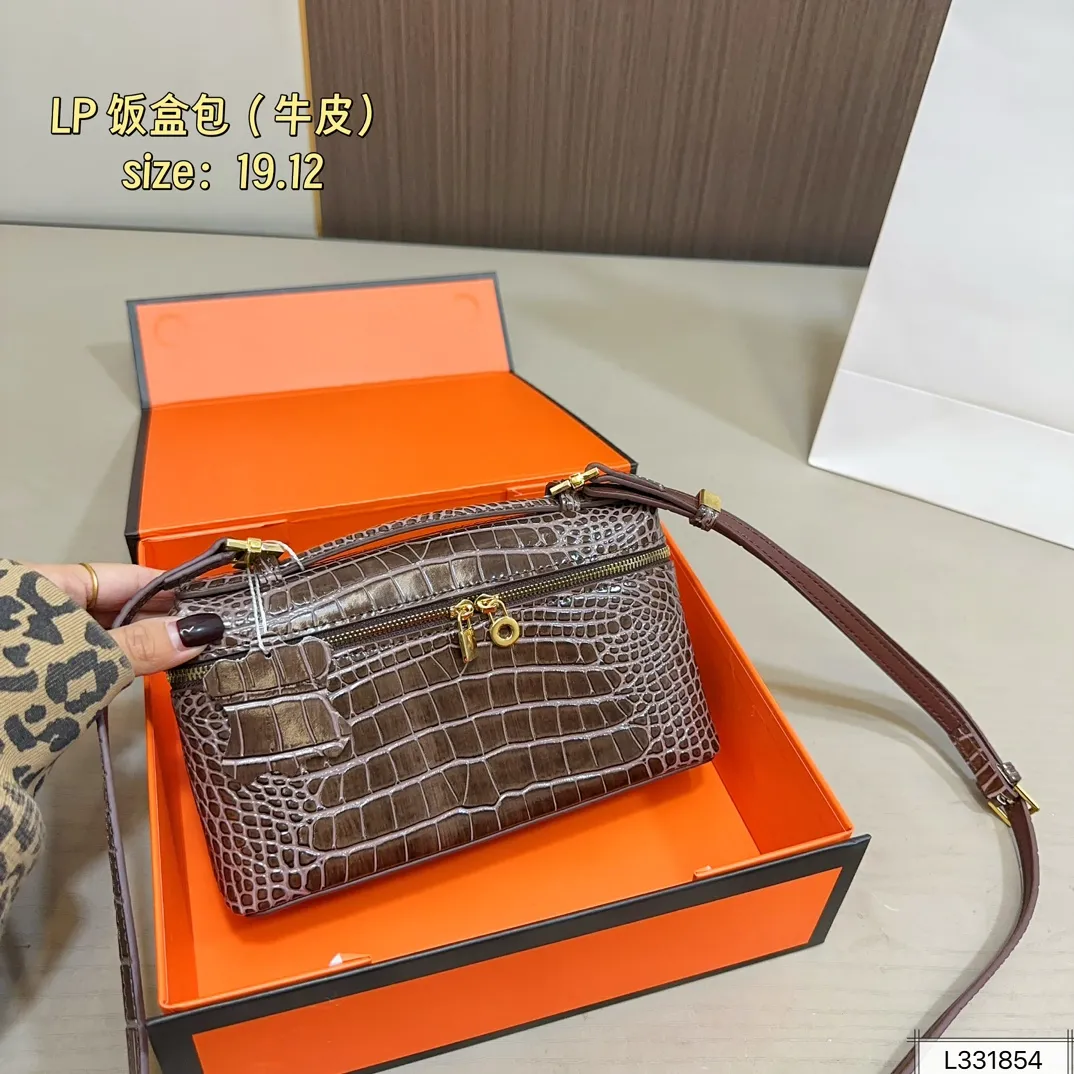 牛皮💰170 礼盒包装 Loro piana 鳄鱼纹饭盒包Lp化妆包L19 爱马仕平替 尺寸19&times;12
