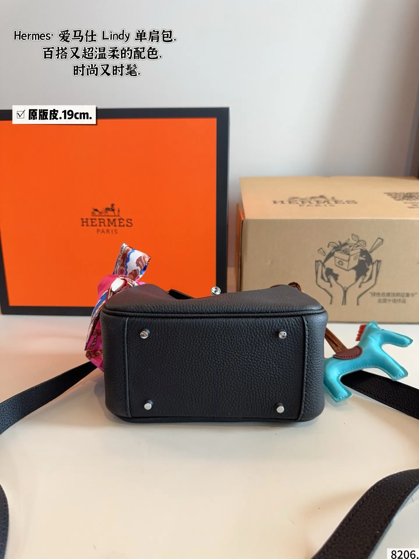 p210纯皮. 爱马仕 Lindy 琳迪包 舒适与精致并存 简洁大方 却又不失小心机 轻松朾造优雅通勤穿搭尺寸：银扣 19*9*13cm