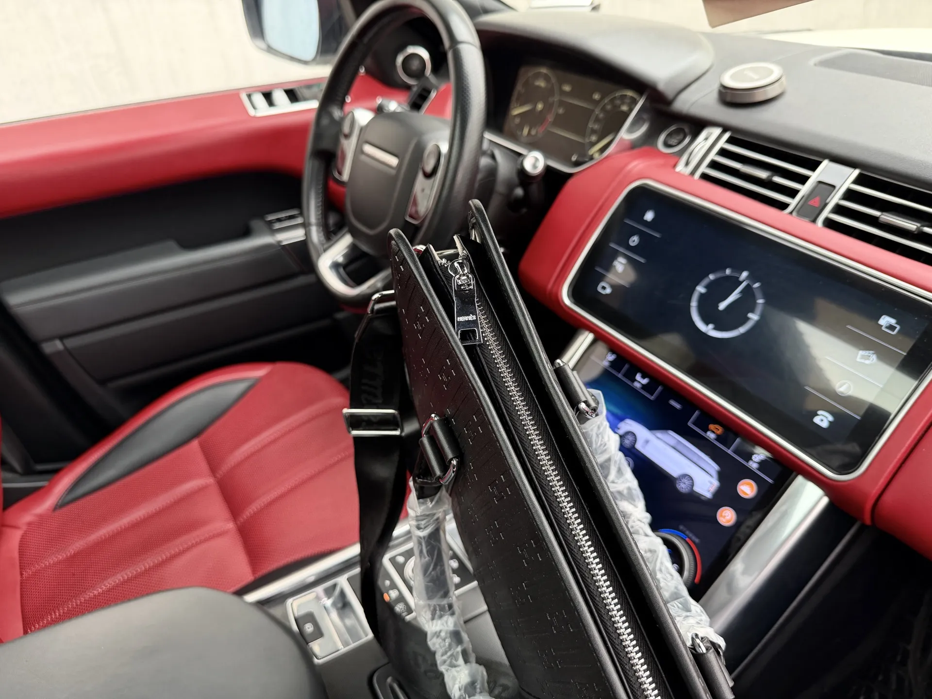 p155 📷高端货‼️ “ HERMES ”爱马仕公文包💼 爱马仕男士公文斜挎手提包 顶级进口原厂面料🐂高清五金logo标志、专用里内里。电脑隔层,拉链暗袋。顺滑拉链、油边超平滑、可单肩斜挎背!做工精致每个细节到位!职业男人必备款。规格:36x29.5x6.5cm