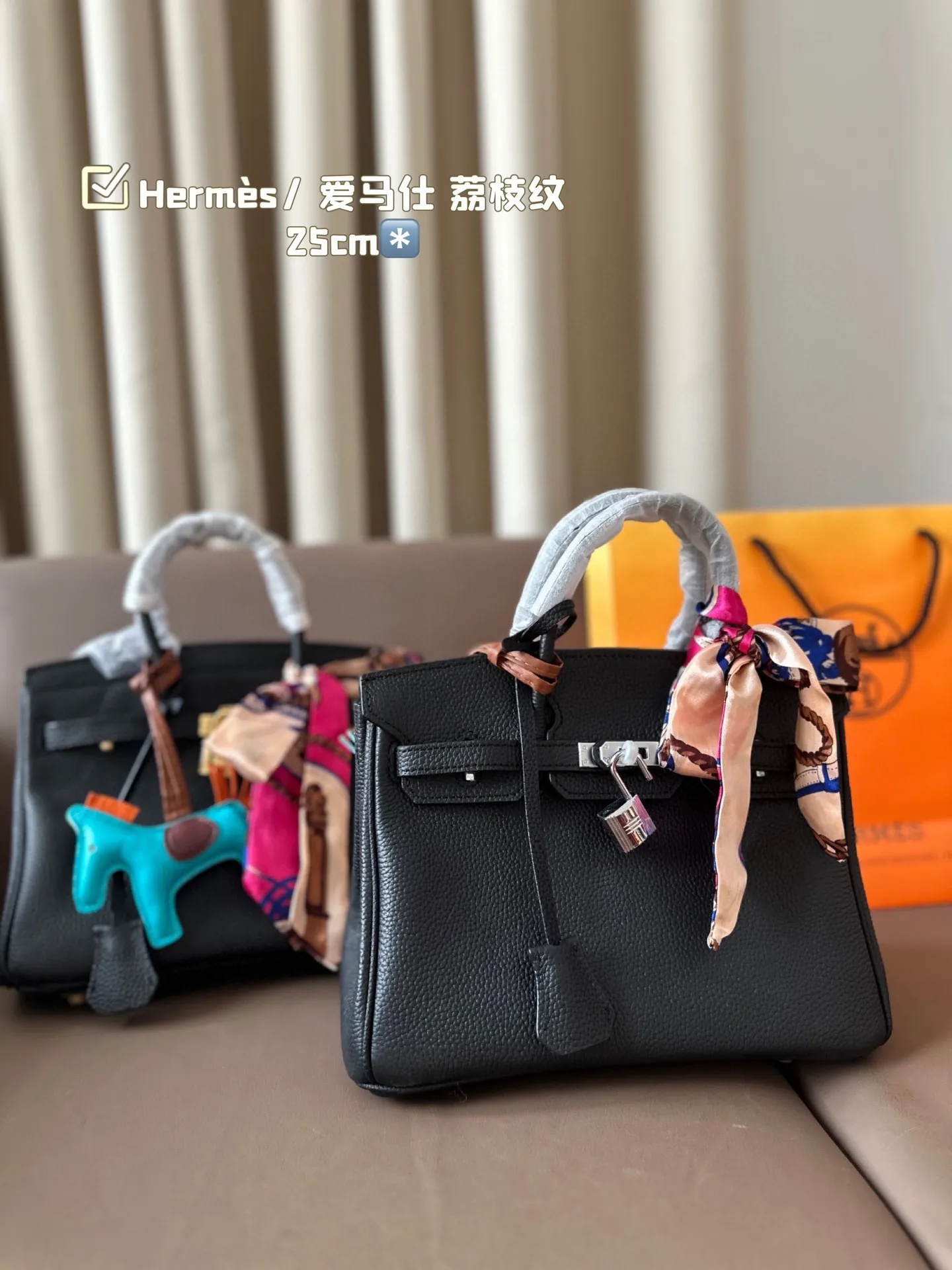 P245 Herm&egrave;s/ 爱马仕 铂金包 高端质量 专柜最新款进口荔枝纹 明星同款 原版质量 Herm&egrave;s每个女孩的必备品😍 尺寸：25*20cm