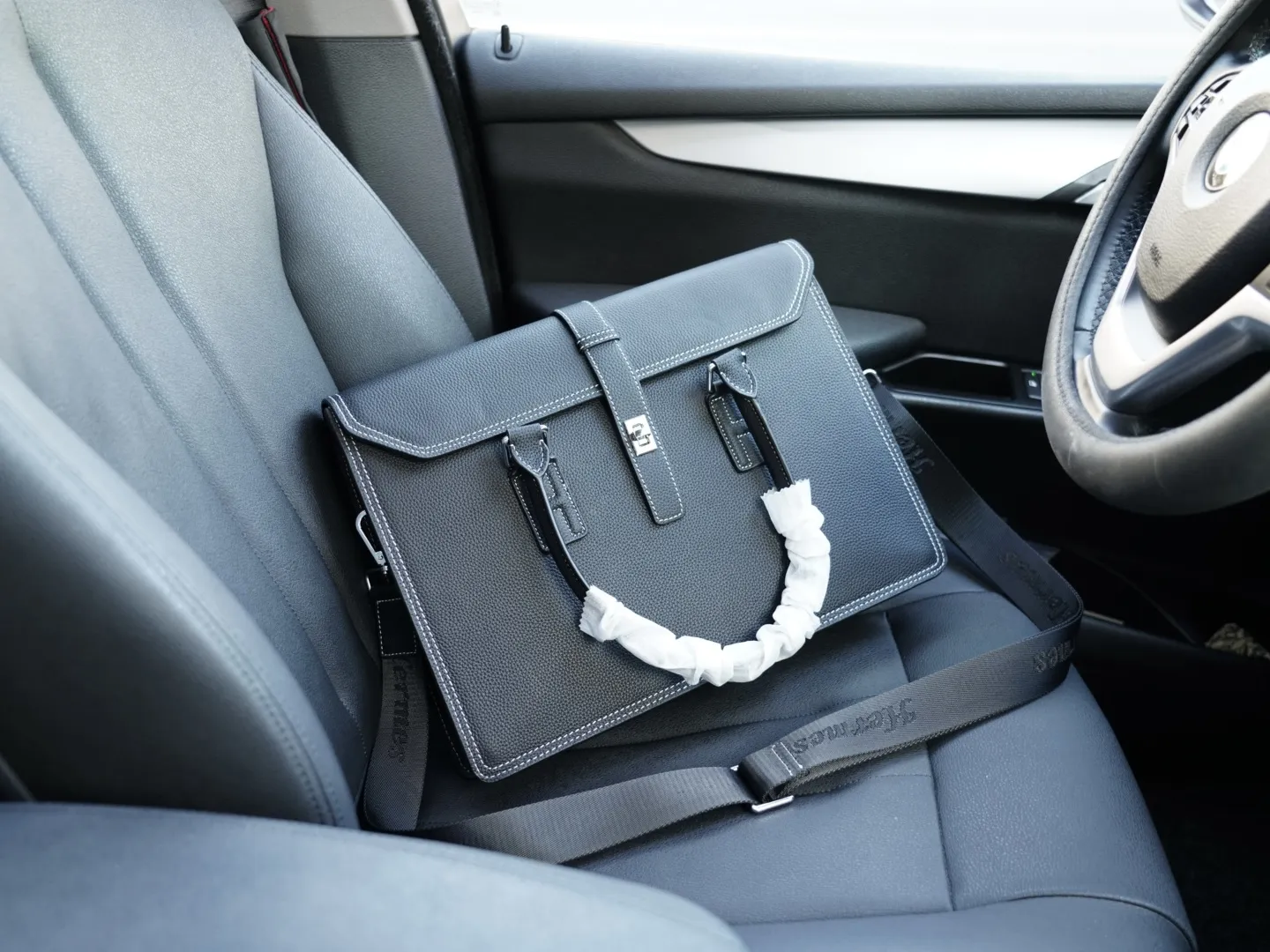 P315 🇫🇷 Hermes 爱马仕 官网同步 高版本 公文斜挎手提背包 独家首发 原单小牛皮材质 顶级五金配件 非市面普通货 低调奢华 完全不浮夸的款 日常又时髦 斜挎还是手提都可以 【规格:40x30x9】