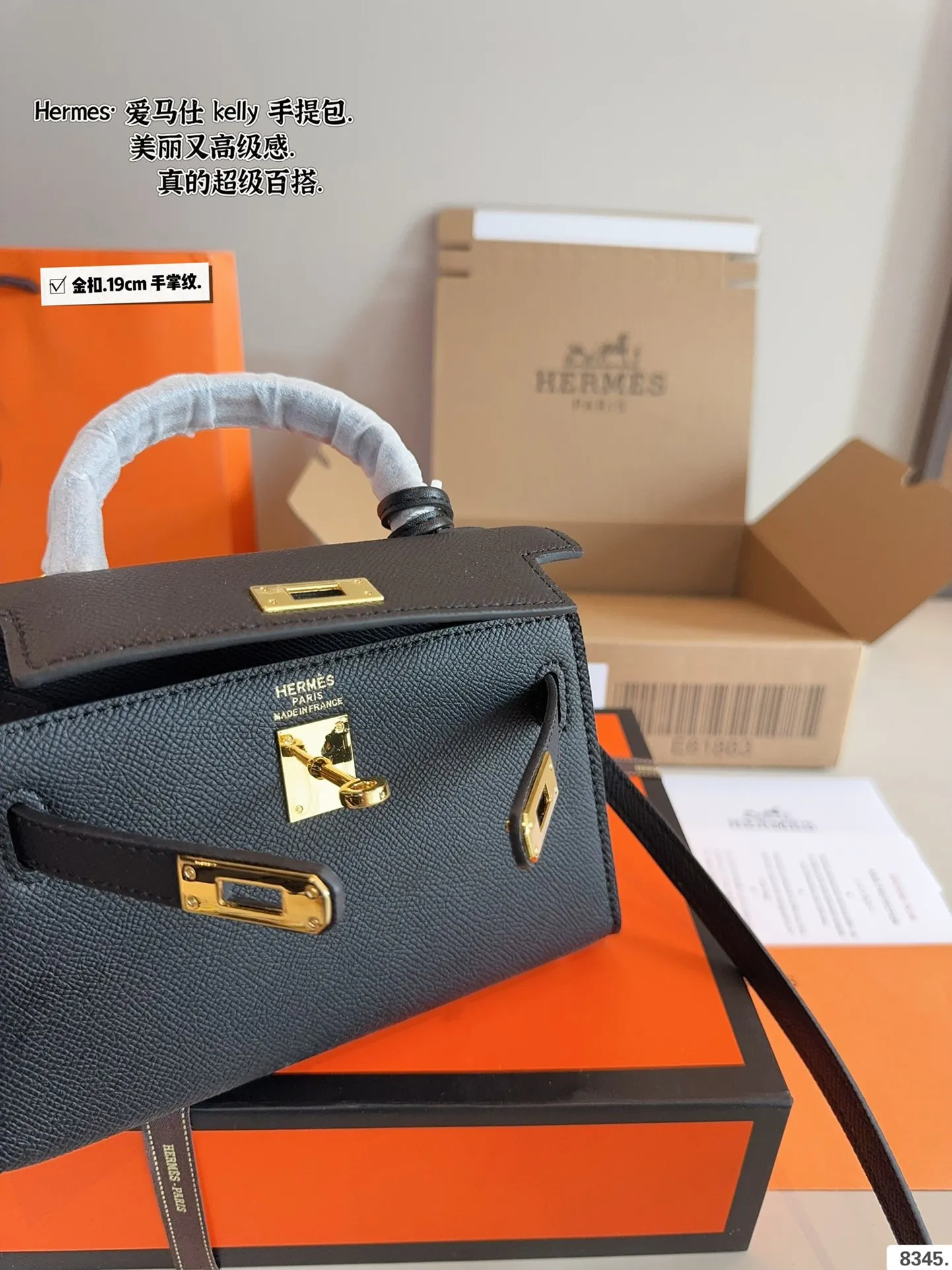 p175配礼盒🎁. 爱马仕 凯莉 kelly 二代 真的太香了 属于日常休闲跟 女人味都可以驾驭的那种 自己搭配了肩带 平时带 娃也可以解放双手 跟朋友下午茶手提更有feel哦 除了随身携带的化妆品 还有再放一个手机尺寸：19*6*12cm