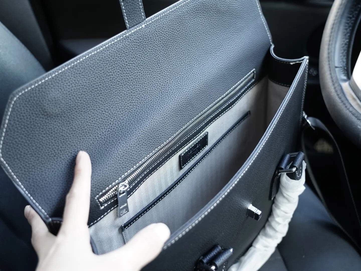 P315 🇫🇷 Hermes 爱马仕 官网同步 高版本 公文斜挎手提背包 独家首发 原单小牛皮材质 顶级五金配件 非市面普通货 低调奢华 完全不浮夸的款 日常又时髦 斜挎还是手提都可以 【规格:40x30x9】