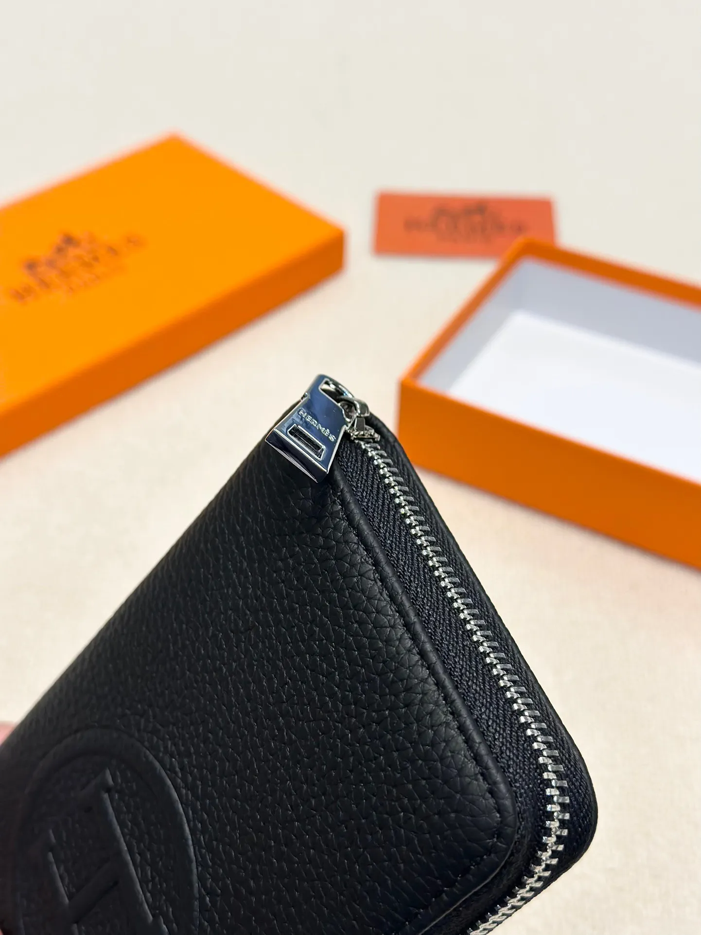 P100🎀🎀颜色 黑🎀尺寸 20x10🎀爱马仕🔥手包👍牛皮压花手感一流内置卡位多隔层大容量男士必备 ❤️