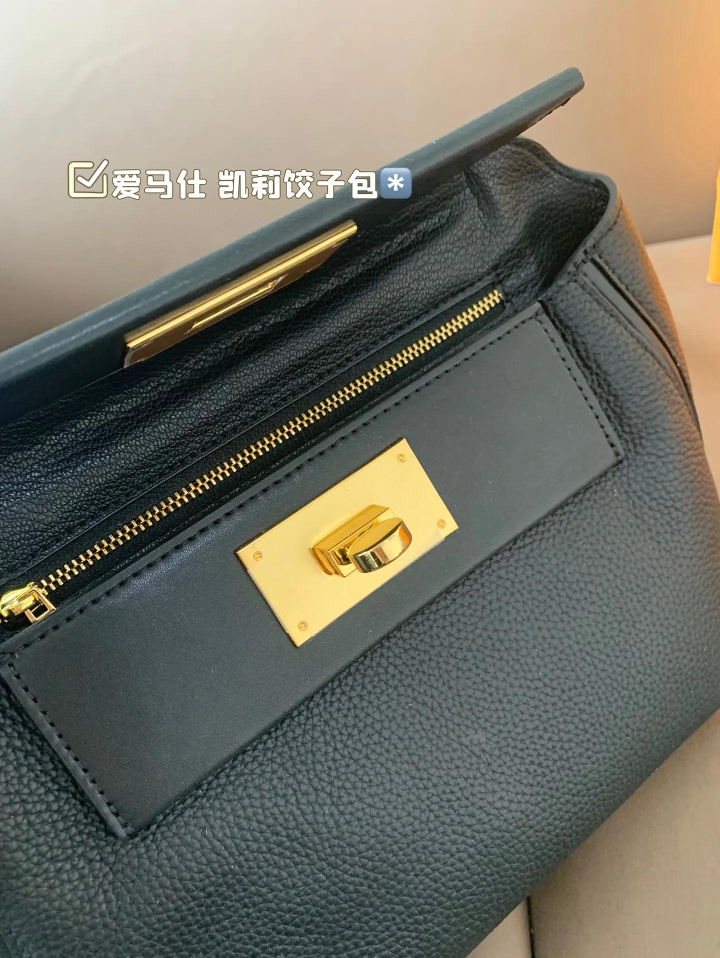 P255 纯皮 爱马仕 凯莉饺子包 材质进口,喜欢这个款式的美妞们，必须拿下啦，原版开模定制出货，五金带logo 对版纹路开料制作，名媛优雅高贵 尺寸：21*16