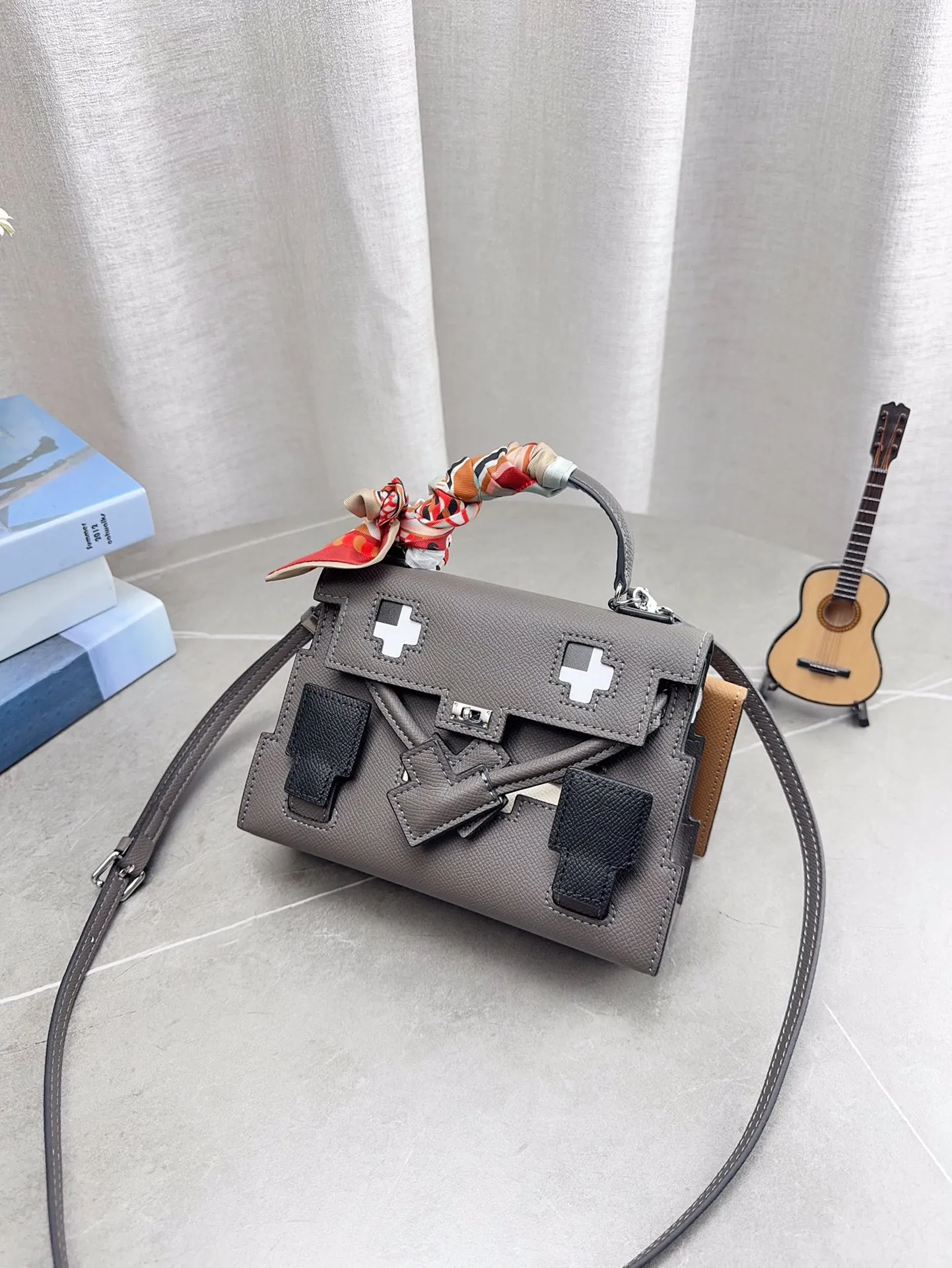 配折叠礼盒 爱马仕Kelly Doll 马赛克 娃娃包 爱马仕锦葵紫马赛克娃娃Kellydoll的娃娃包系列 实物真的可爱爆！尺寸19*13cm p220