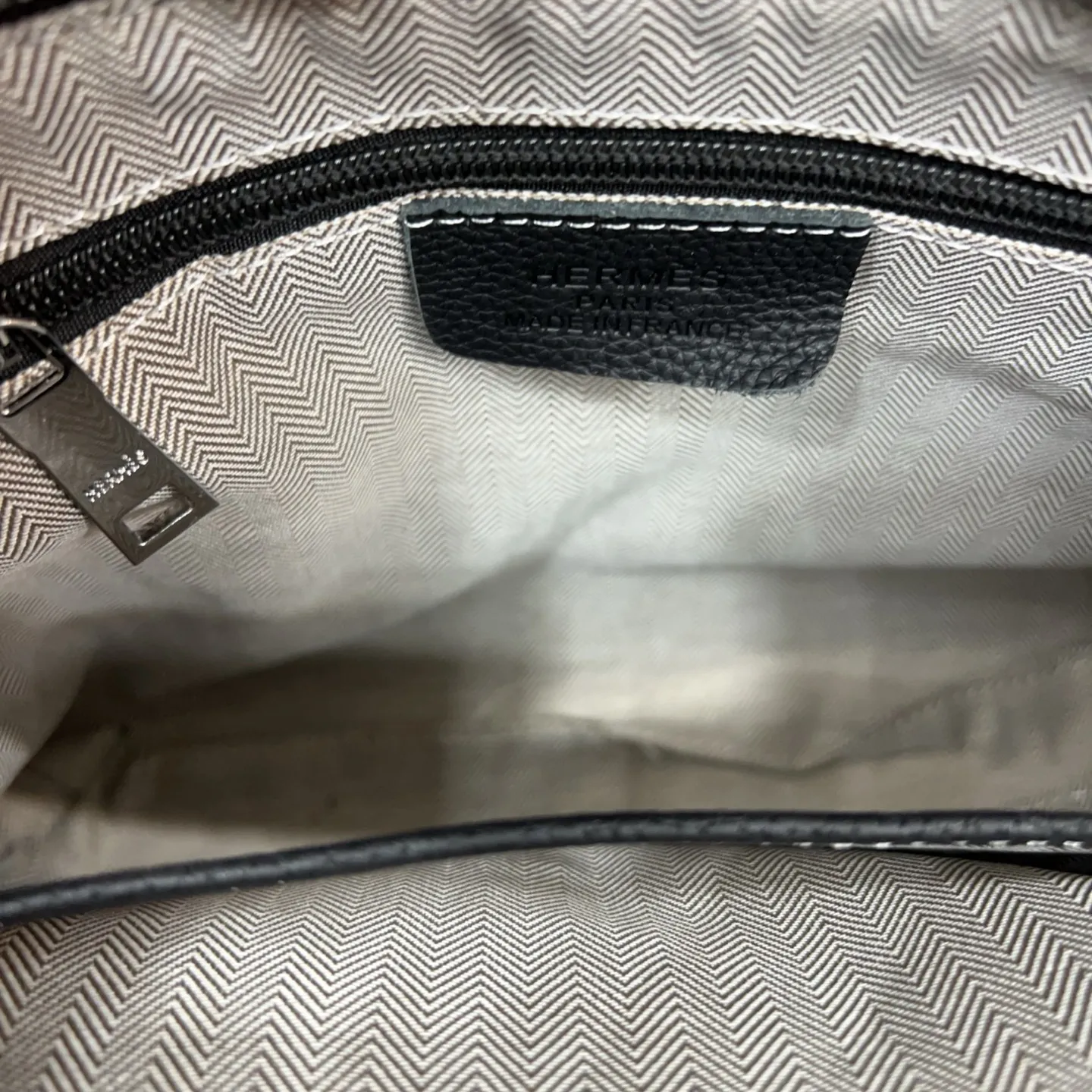 P230 Herm&egrave;s 爱马仕 邮差包 头层牛皮男士单肩斜挎包 实物拍摄 原厂原版面料 配送防尘袋 32 x 28cm