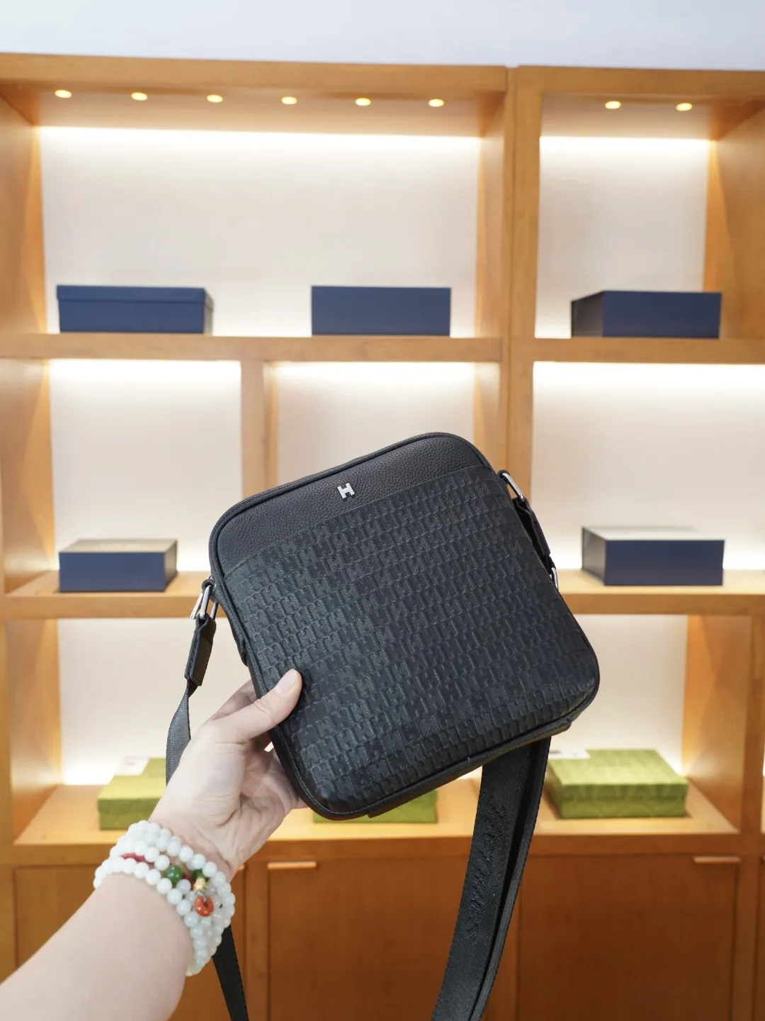 P140 🇫🇷 爱马仕 官网同步 高版本 斜挎单肩背包 永恒不过时的标志性产品 纯原单牛皮 顶级五金制作 非市面普通版本 今年Hermes最爱的款 全部实拍 实用性非常高 完全不用担心穿搭 配全套包装礼品盒 【规格：20x23x5】