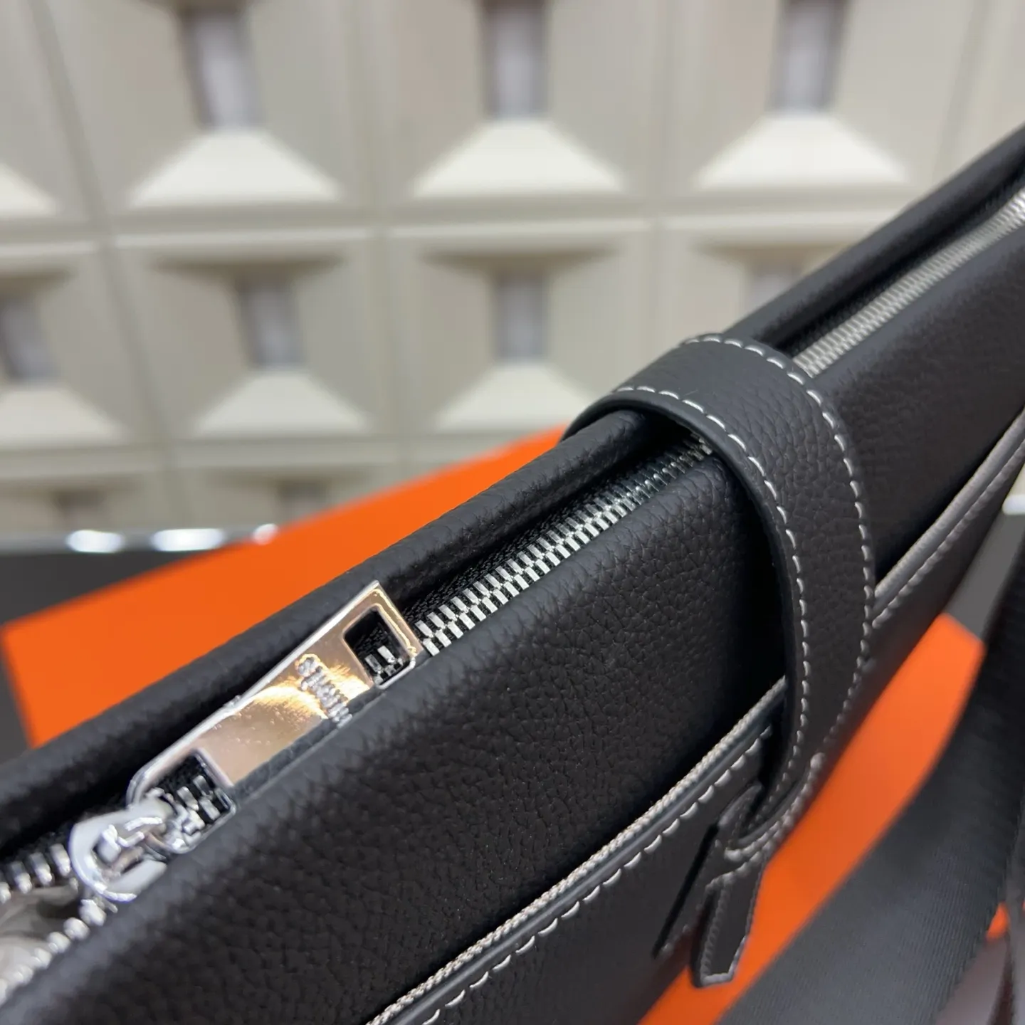 P230 Herm&egrave;s 爱马仕 邮差包 头层牛皮男士单肩斜挎包 实物拍摄 原厂原版面料 配送防尘袋 32 x 28cm