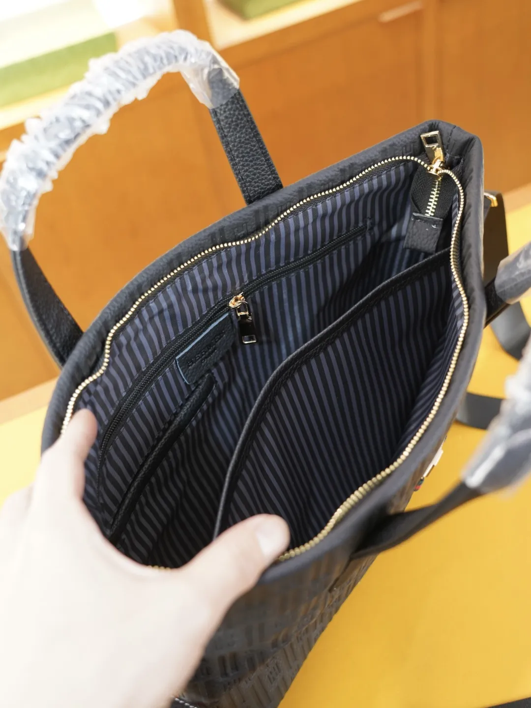 P155 🇫🇷 Hermes 爱马仕 官网同步 高版本 手提斜挎背包 永恒不过时的标志性产品 纯原单小牛皮 顶级五金制作 非市面普通版本 贸易公司订单货 今年最爱的款式 全部实拍 实用性非常高 完全不用担心穿搭【规格:38x28x5】