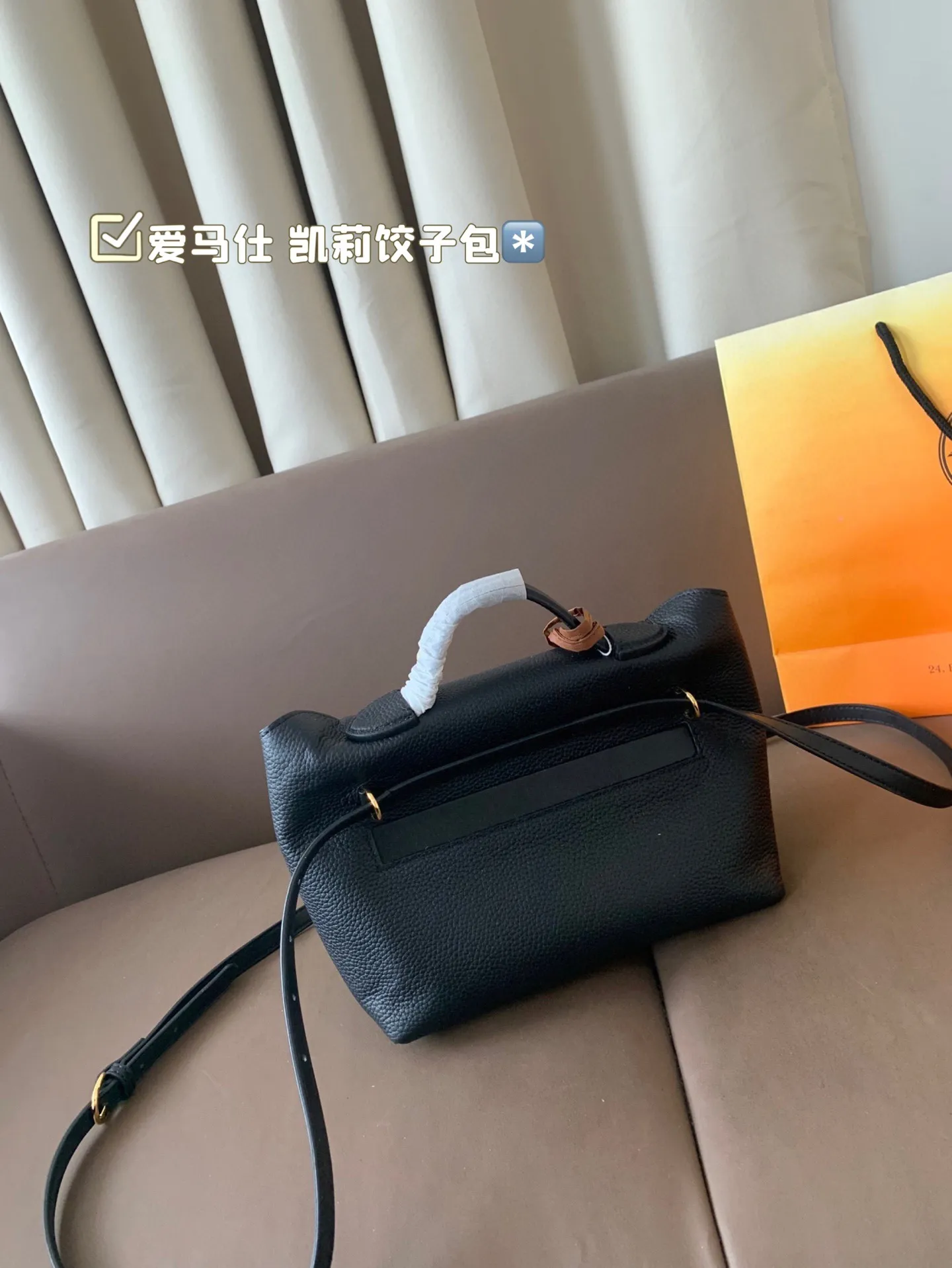 P255 纯皮 爱马仕 凯莉饺子包 材质进口,喜欢这个款式的美妞们，必须拿下啦，原版开模定制出货，五金带logo 对版纹路开料制作，名媛优雅高贵 尺寸：21*16