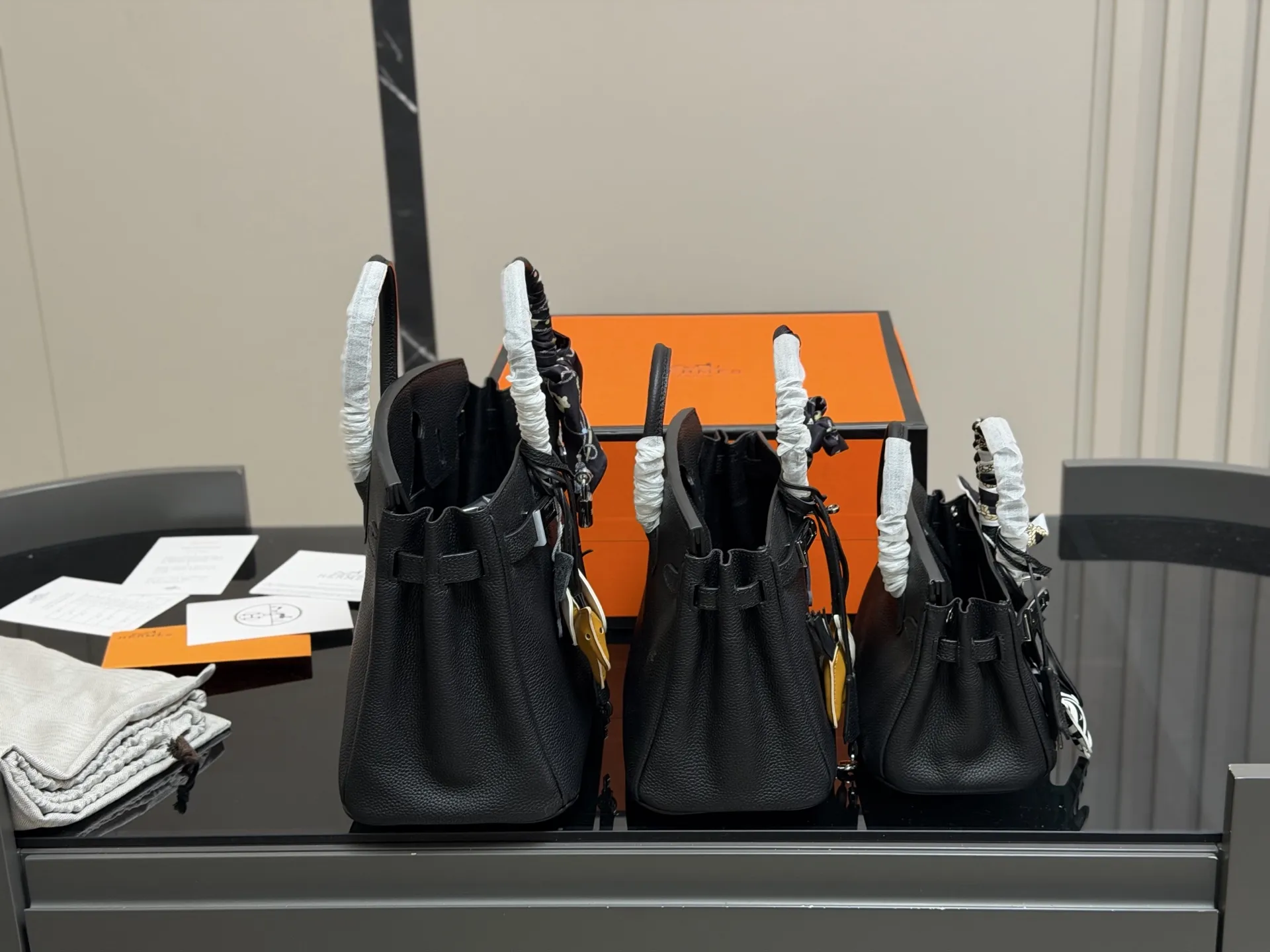 ¥300 ¥280 ¥260 配折叠盒 size:30cm 25cm 20cm 背铂金包的季节来啦 爱马仕Bk30原版品质 ✔️ 头层牛皮 手感!质感!💯💯