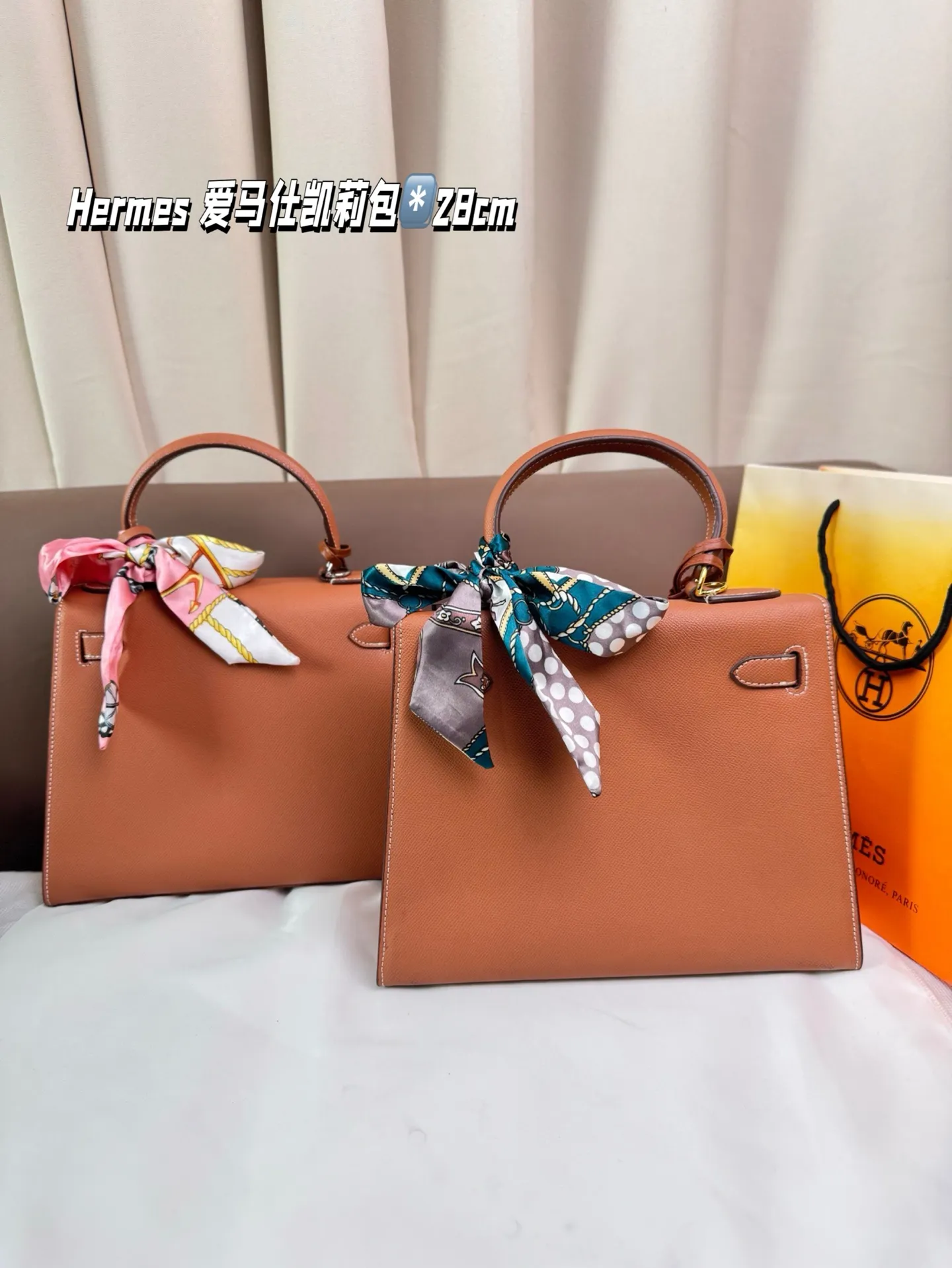 P205 Hermes 爱马仕凯莉包~ H家永恒的经典. 凯莉包好随意搭配,不管怎么穿,随便一背都好看 而且一点都不挑人很显气质 ,原版五金Logo,原版定制超有Feel 这款其实很韩风很chic 夏天搭裙子衬衣真的很nice 尺寸28*22