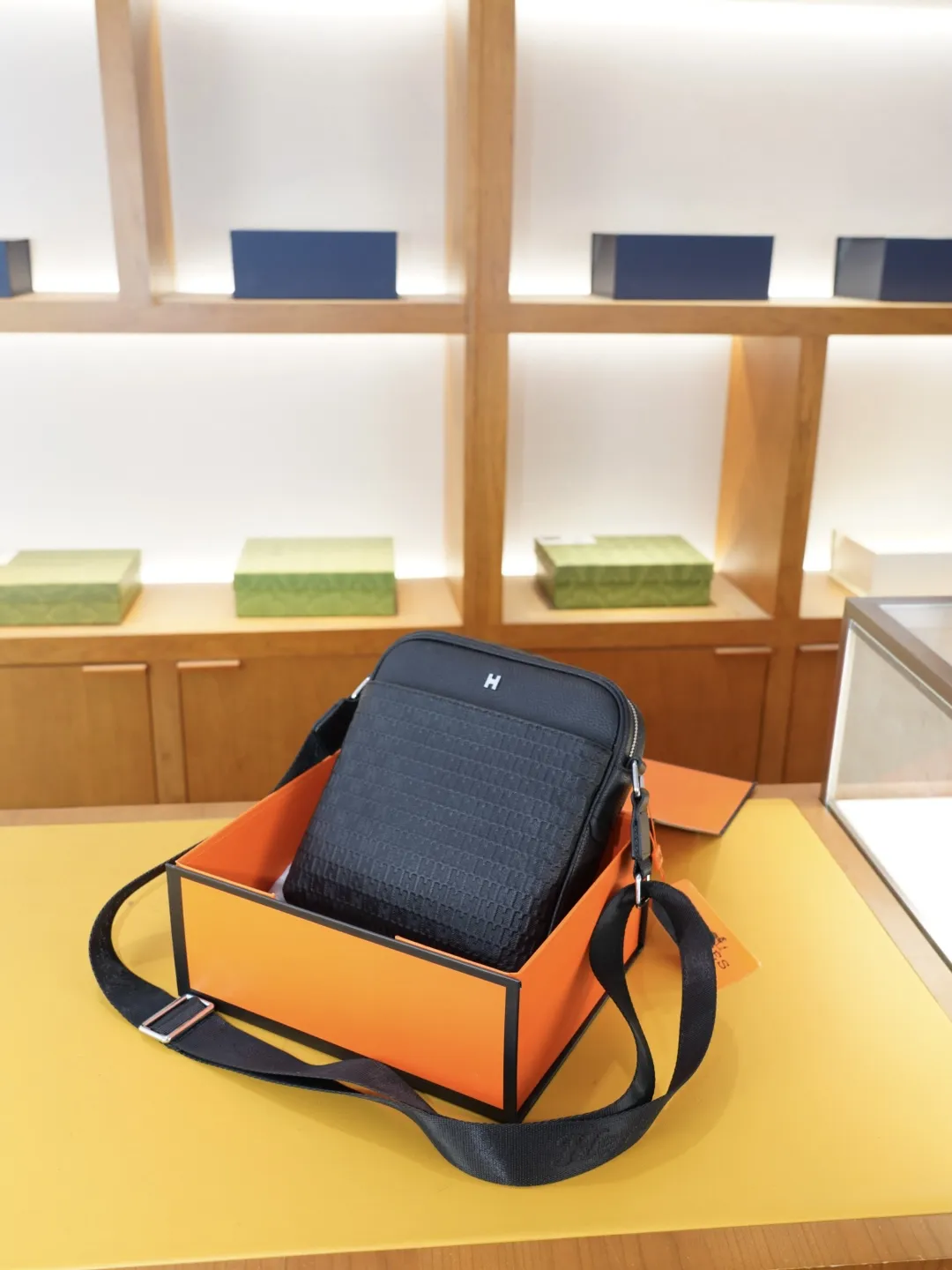 P140 🇫🇷 爱马仕 官网同步 高版本 斜挎单肩背包 永恒不过时的标志性产品 纯原单牛皮 顶级五金制作 非市面普通版本 今年Hermes最爱的款 全部实拍 实用性非常高 完全不用担心穿搭 配全套包装礼品盒 【规格：20x23x5】