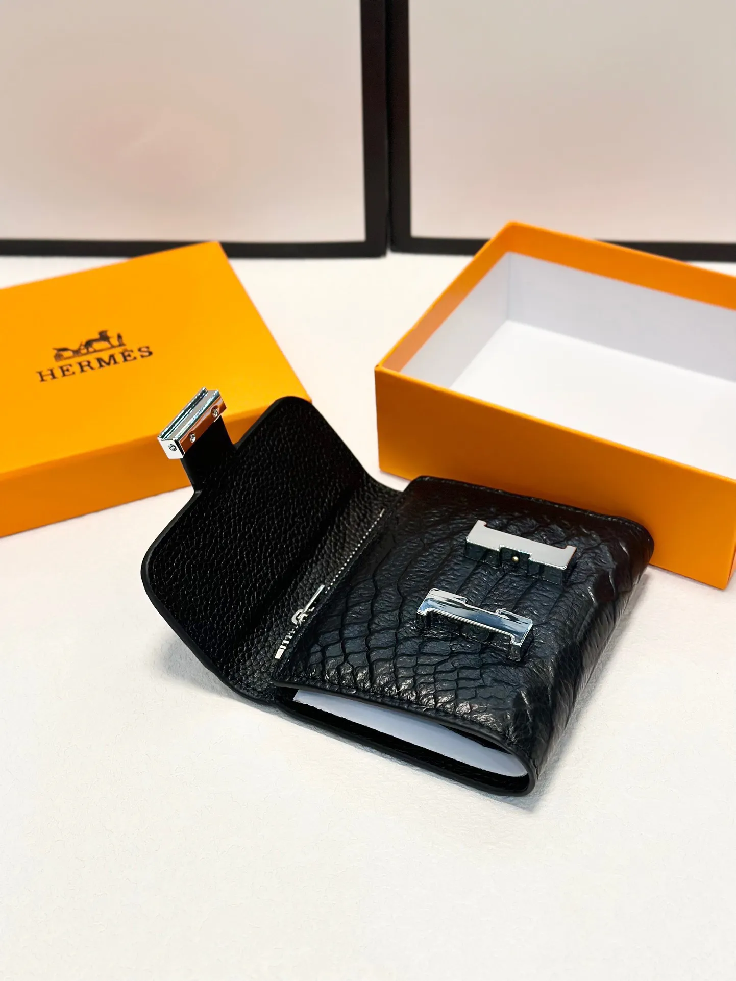 P85🎀🎀颜色 黑🎀尺寸 11x10🎀爱马仕优质进口牛皮🐂 手感一流👏时尚设计💋潮版百搭,简约大方,经典永不过时💍