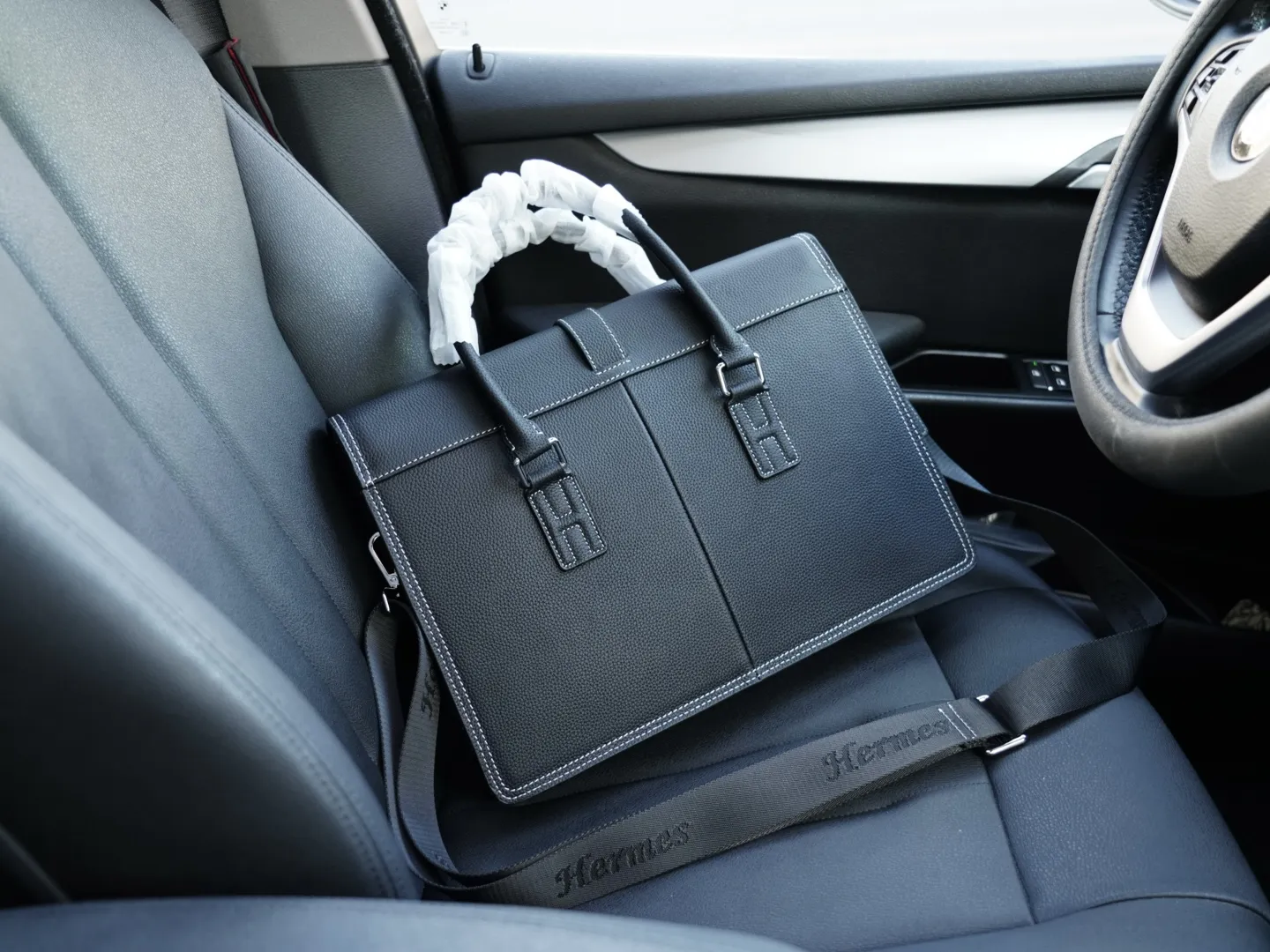 P315 🇫🇷 Hermes 爱马仕 官网同步 高版本 公文斜挎手提背包 独家首发 原单小牛皮材质 顶级五金配件 非市面普通货 低调奢华 完全不浮夸的款 日常又时髦 斜挎还是手提都可以 【规格：40x30x9】