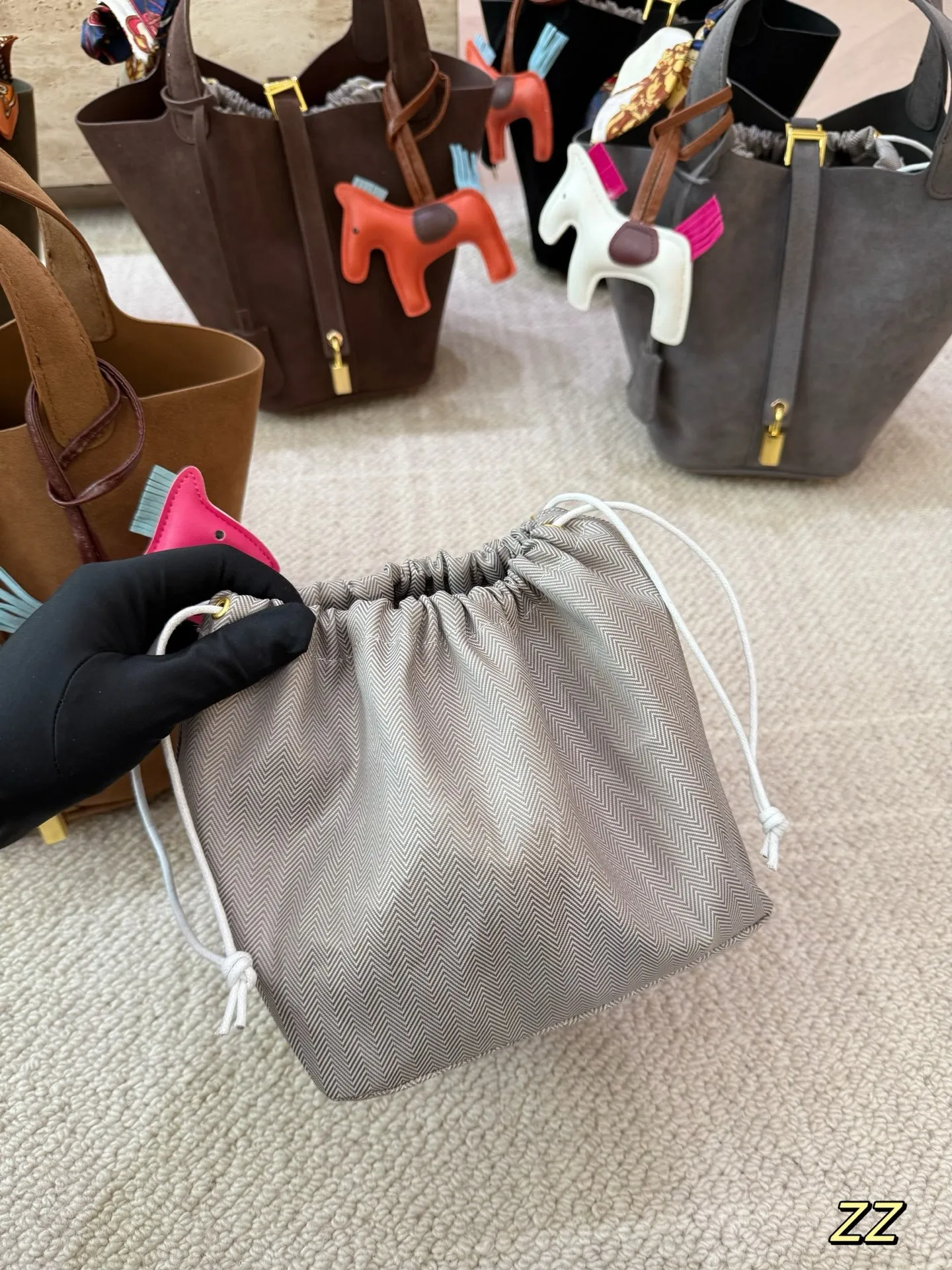 P145 麂皮 爱马仕菜篮子 配内胆 经典百搭款 万年不过时 麂皮质感超赞 尺寸19.19