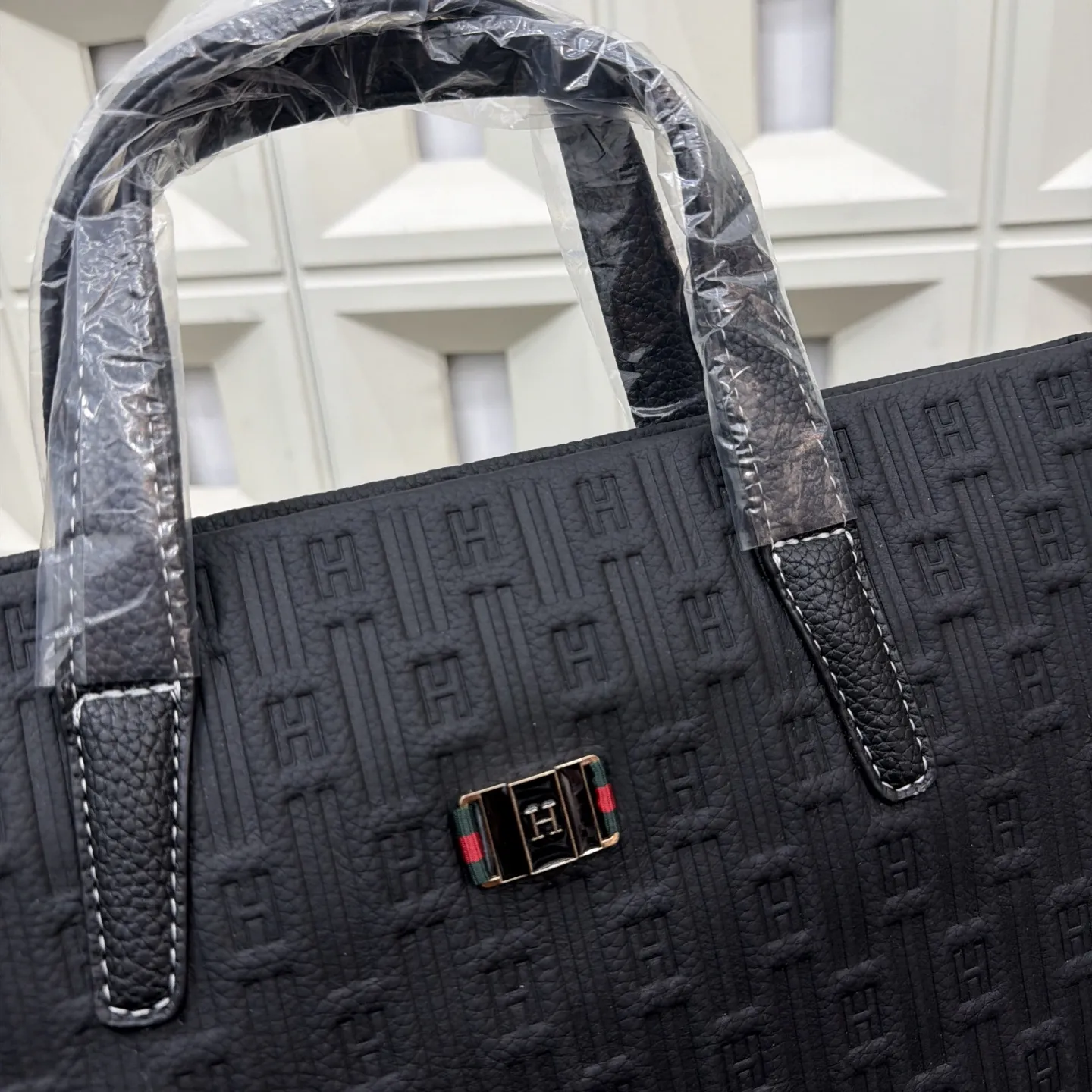 P155 Hermès 爱马仕 男士牛皮公文包 🚹电脑包 斜挎手提包 经典百搭 实物拍摄 原厂原版面料 高端品质 配送防尘袋 38 x 28 cm。