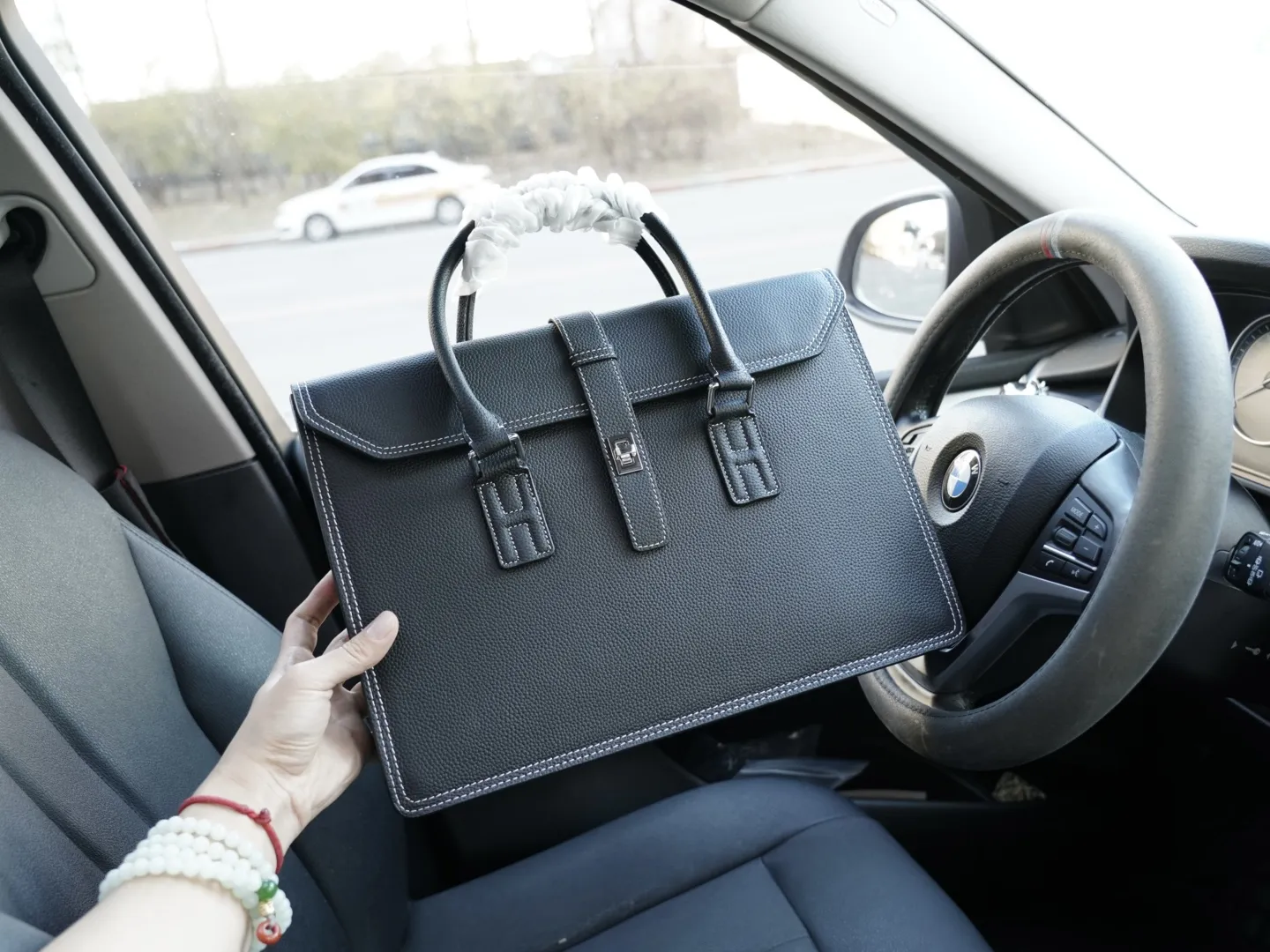 P315 🇫🇷 Hermes 爱马仕 官网同步 高版本 公文斜挎手提背包 独家首发 原单小牛皮材质 顶级五金配件 非市面普通货 低调奢华 完全不浮夸的款 日常又时髦 斜挎还是手提都可以 【规格:40x30x9】