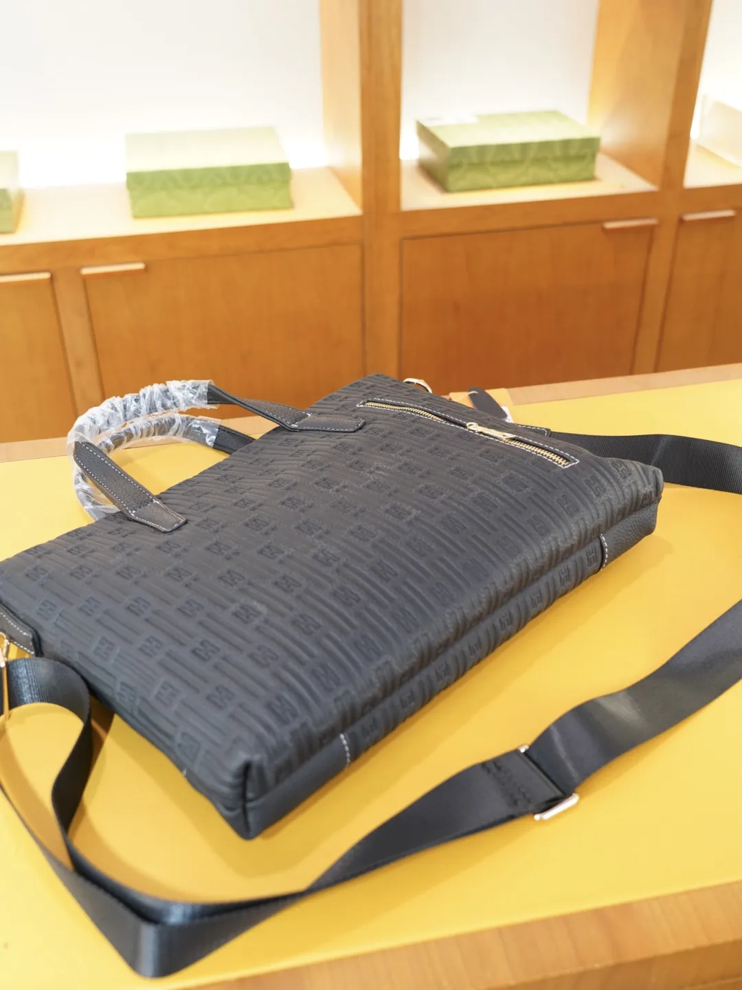 P155 🇫🇷 Hermes 爱马仕 官网同步 高版本 手提斜挎背包 永恒不过时的标志性产品 纯原单小牛皮 顶级五金制作 非市面普通版本 贸易公司订单货 今年最爱的款式 全部实拍 实用性非常高 完全不用担心穿搭【规格：38x28x5】