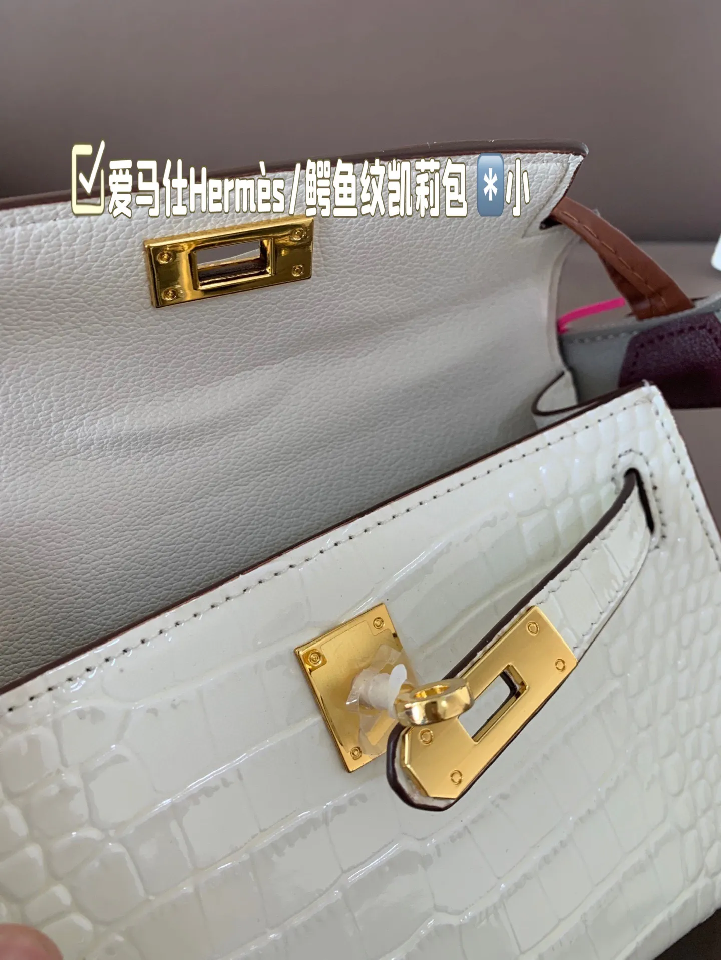 小号P185 爱马仕上新🧡🧡Herm&egrave;s/鳄鱼纹凯莉包 明星同款 人手必备款 Herm&egrave;s每个女孩的必备品😍 手提肩背 特别实用 送人自留都有面儿 盒子包装🎁 尺寸小号20*14cm
