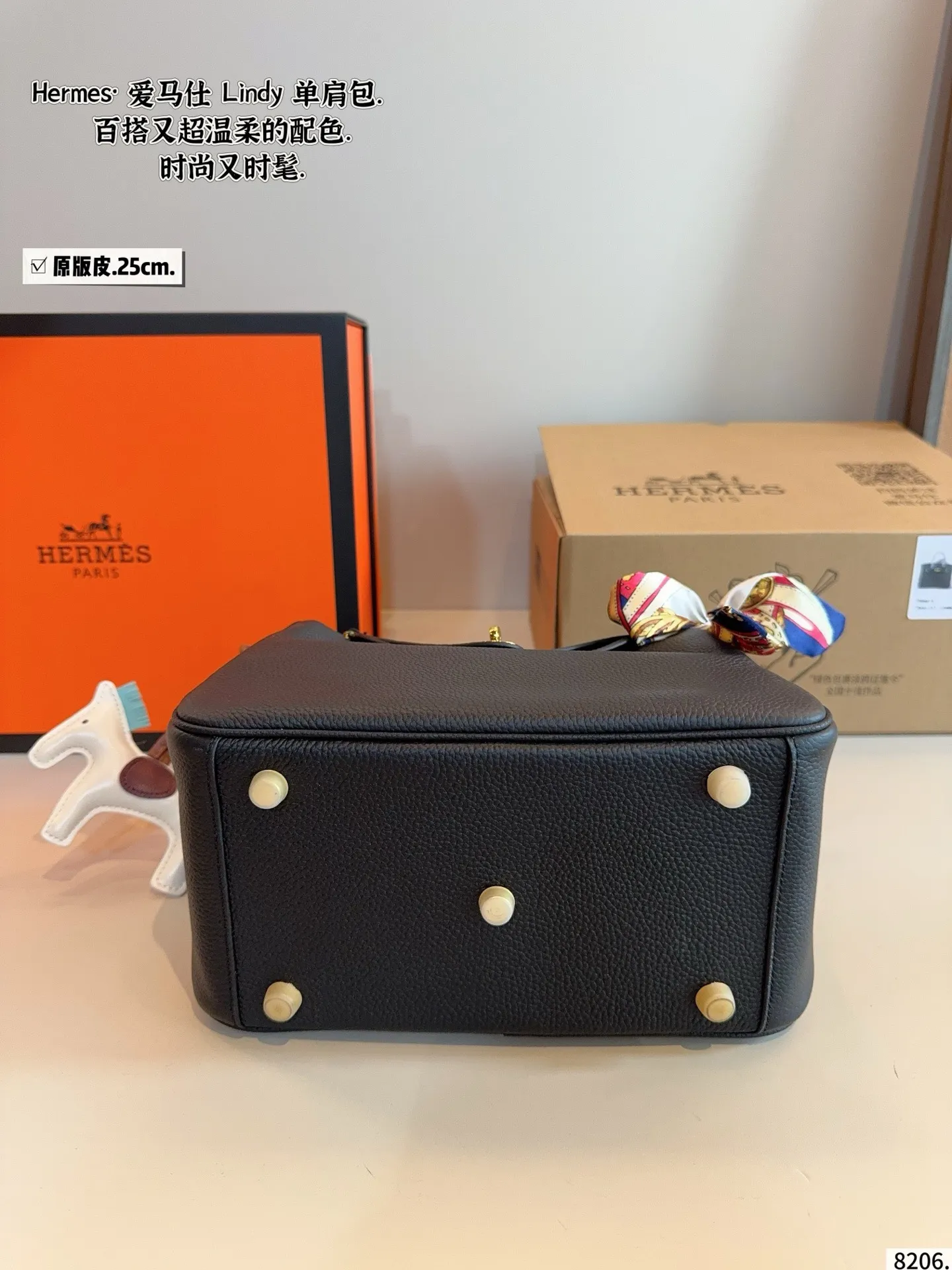 p250纯皮. 爱马仕 Lindy 琳迪包 舒适与精致并存 简洁大方 却又不失小心机 轻松朾造优雅通勤穿搭尺寸：银扣：25*13*17cm