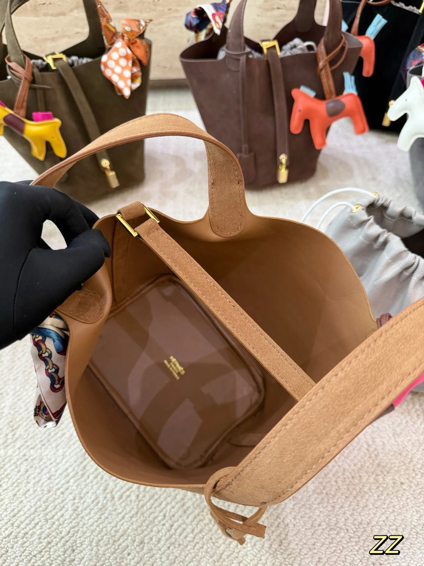 P145 麂皮 爱马仕菜篮子 配内胆 经典百搭款 万年不过时 麂皮质感超赞 尺寸19.19