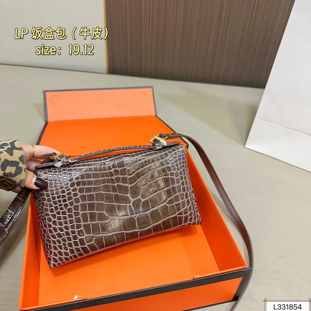 牛皮💰170 礼盒包装 Loro piana 鳄鱼纹饭盒包Lp化妆包L19 爱马仕平替 尺寸19&times;12