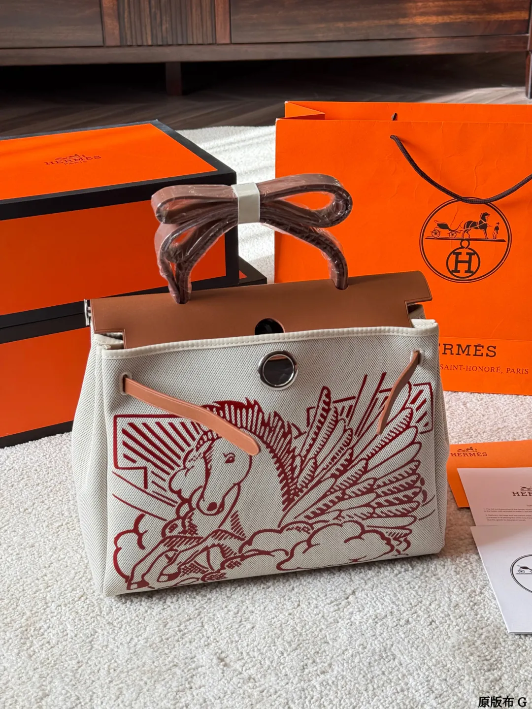 复刻版 p360 Hermes 棕色牛皮 波普飞马 Herbag31cm 内缝 ✅顶级原单 ⚠️尺寸31*25 爱马仕Hermes herbag31 手提单肩包 通勤百搭包包 25年秋冬限量的herbag 饼干色系非常好搭配 包身抽象图案设计灵感来自en desordre herbag很多人的通勤首选