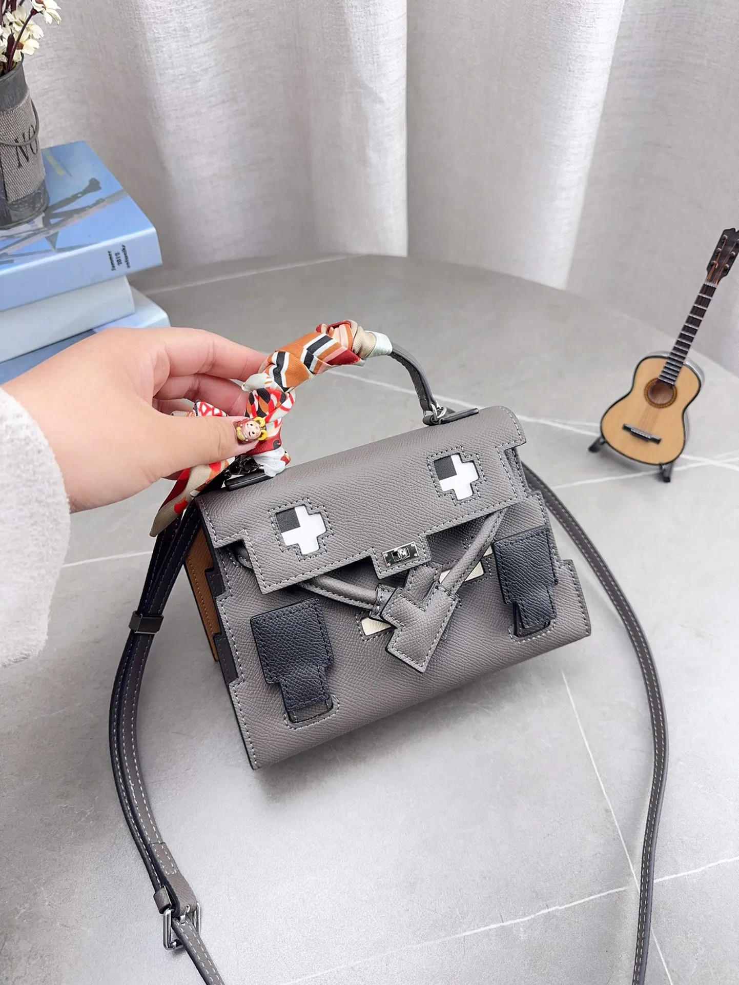 配折叠礼盒 爱马仕Kelly Doll 马赛克 娃娃包 爱马仕锦葵紫马赛克娃娃Kellydoll的娃娃包系列 实物真的可爱爆！尺寸19*13cm p220