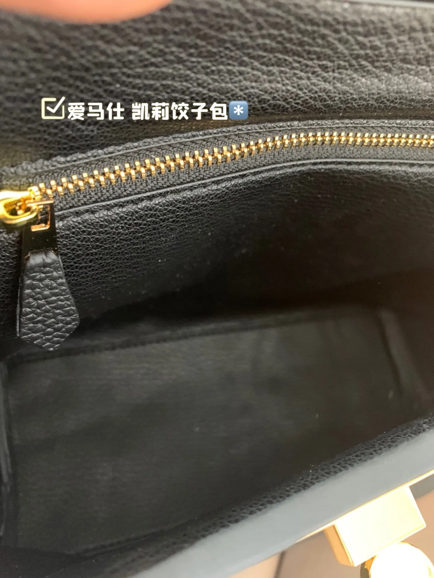 P255 纯皮 爱马仕 凯莉饺子包 材质进口,喜欢这个款式的美妞们,必须拿下啦,原版开模定制出货,五金带logo 对版纹路开料制作,名媛优雅高贵 尺寸:21*16