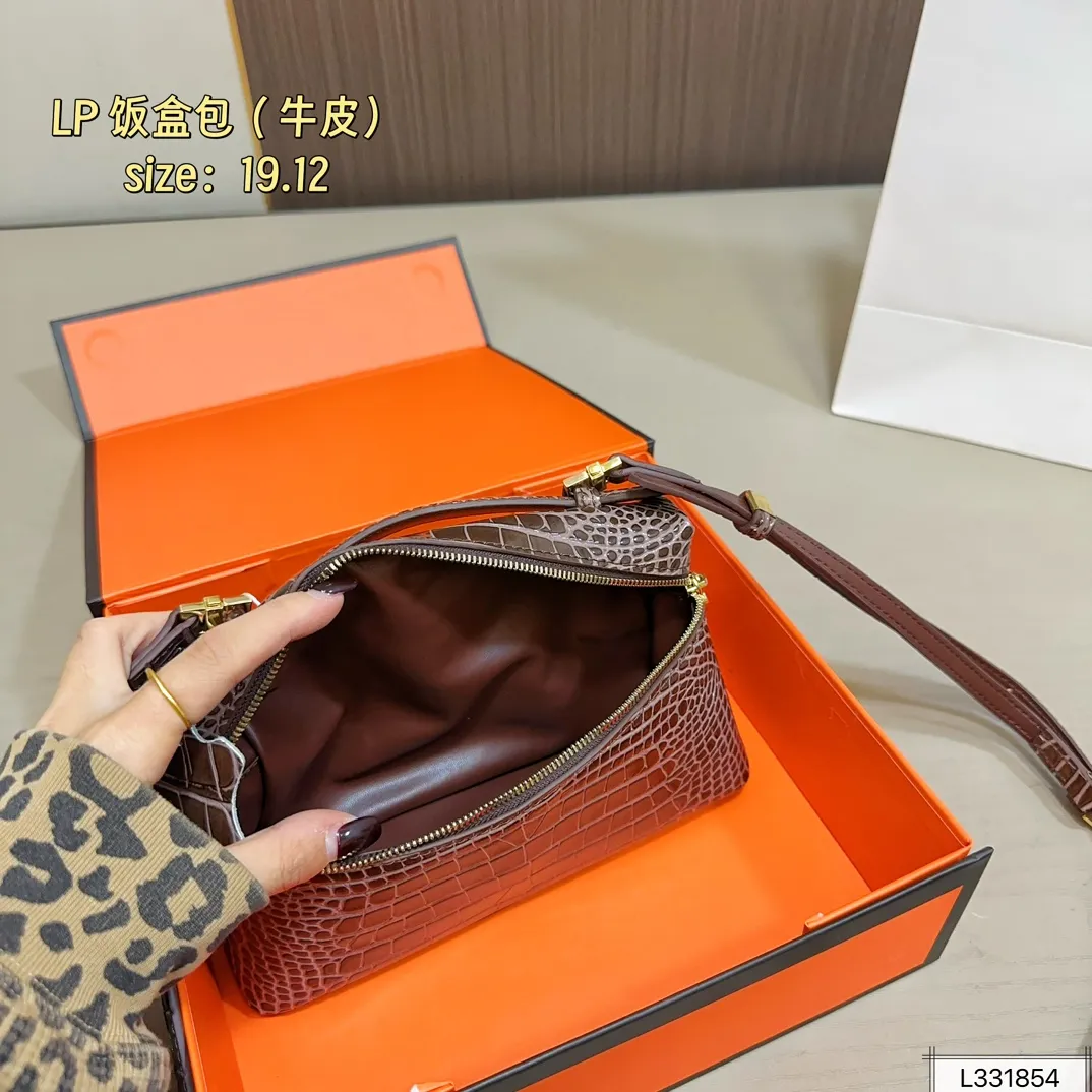 牛皮💰170 礼盒包装 Loro piana 鳄鱼纹饭盒包Lp化妆包L19 爱马仕平替 尺寸19×12