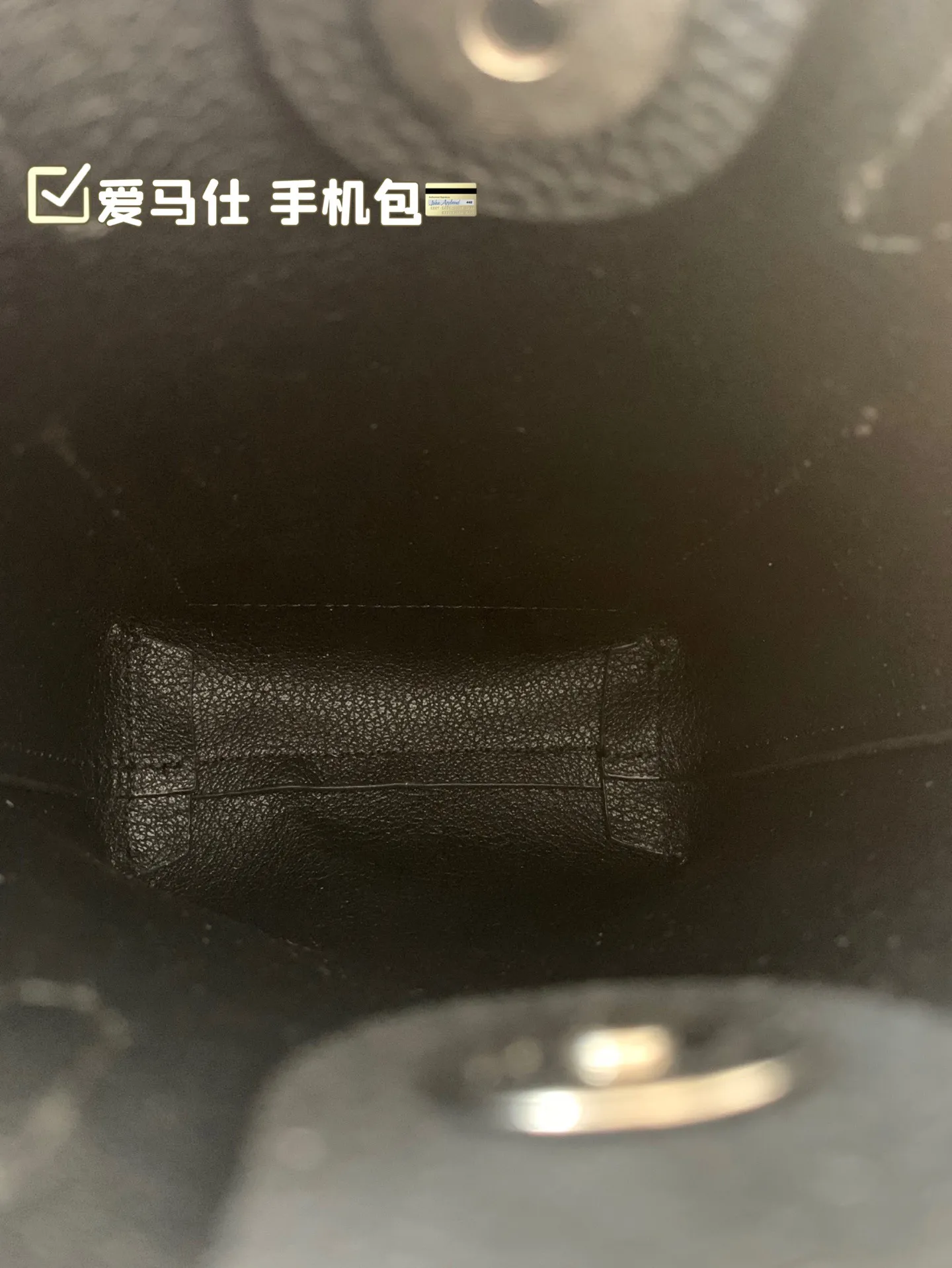 P105(牛皮) 爱马仕 手机包 无论男女都非常好背 大小适中,手机、车钥匙、等等都可以轻松放尺寸11*18 配盒