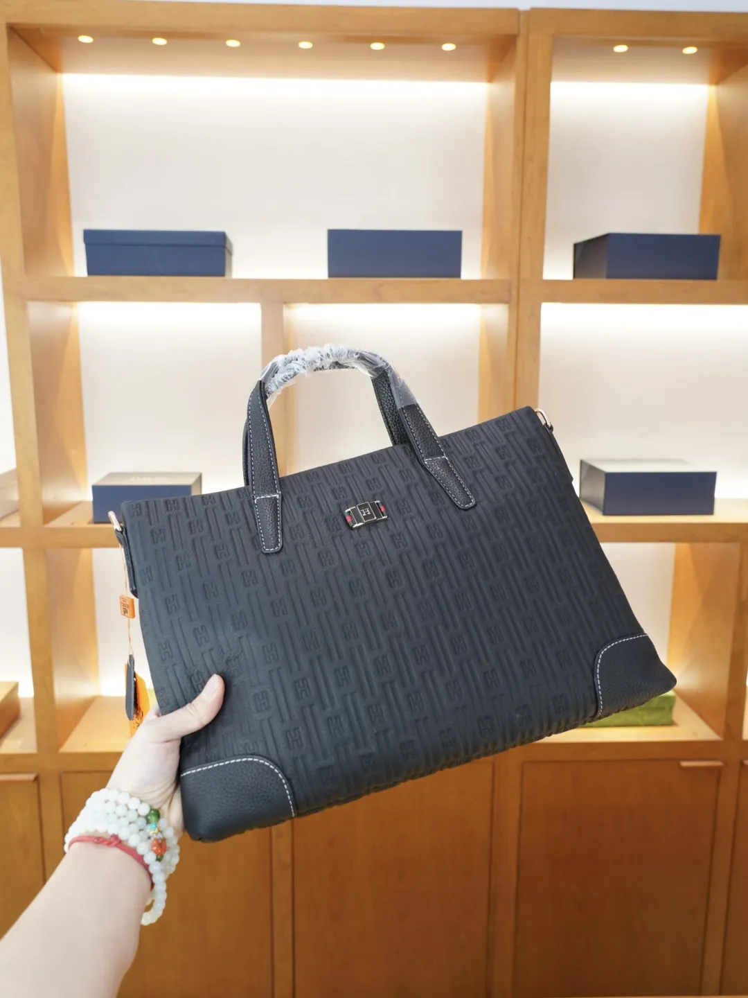 P155 🇫🇷 Hermes 爱马仕 官网同步 高版本 手提斜挎背包 永恒不过时的标志性产品 纯原单小牛皮 顶级五金制作 非市面普通版本 贸易公司订单货 今年最爱的款式 全部实拍 实用性非常高 完全不用担心穿搭【规格:38x28x5】