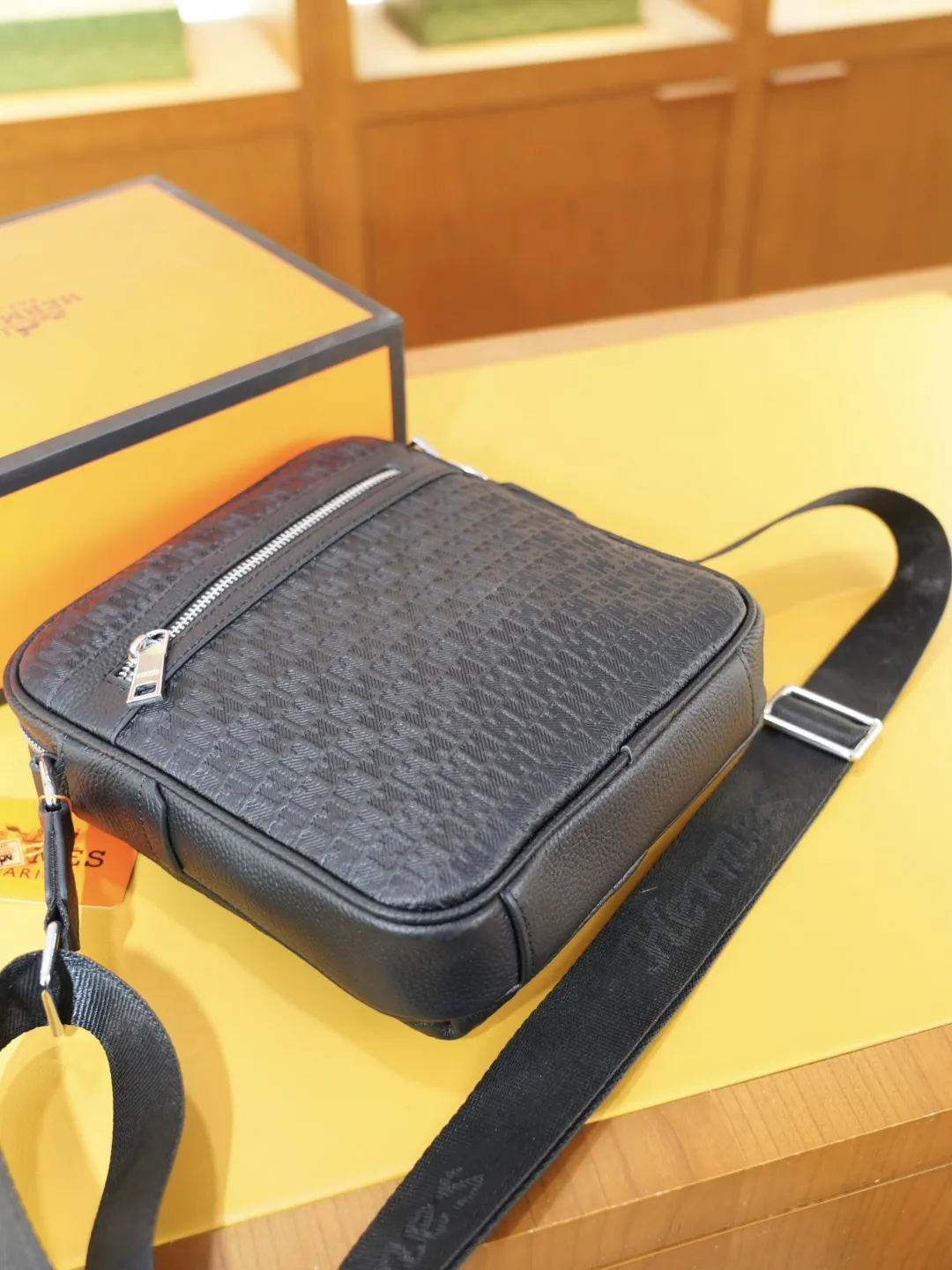 P140 🇫🇷 爱马仕 官网同步 高版本 斜挎单肩背包 永恒不过时的标志性产品 纯原单牛皮 顶级五金制作 非市面普通版本 今年Hermes最爱的款 全部实拍 实用性非常高 完全不用担心穿搭 配全套包装礼品盒 【规格：20x23x5】