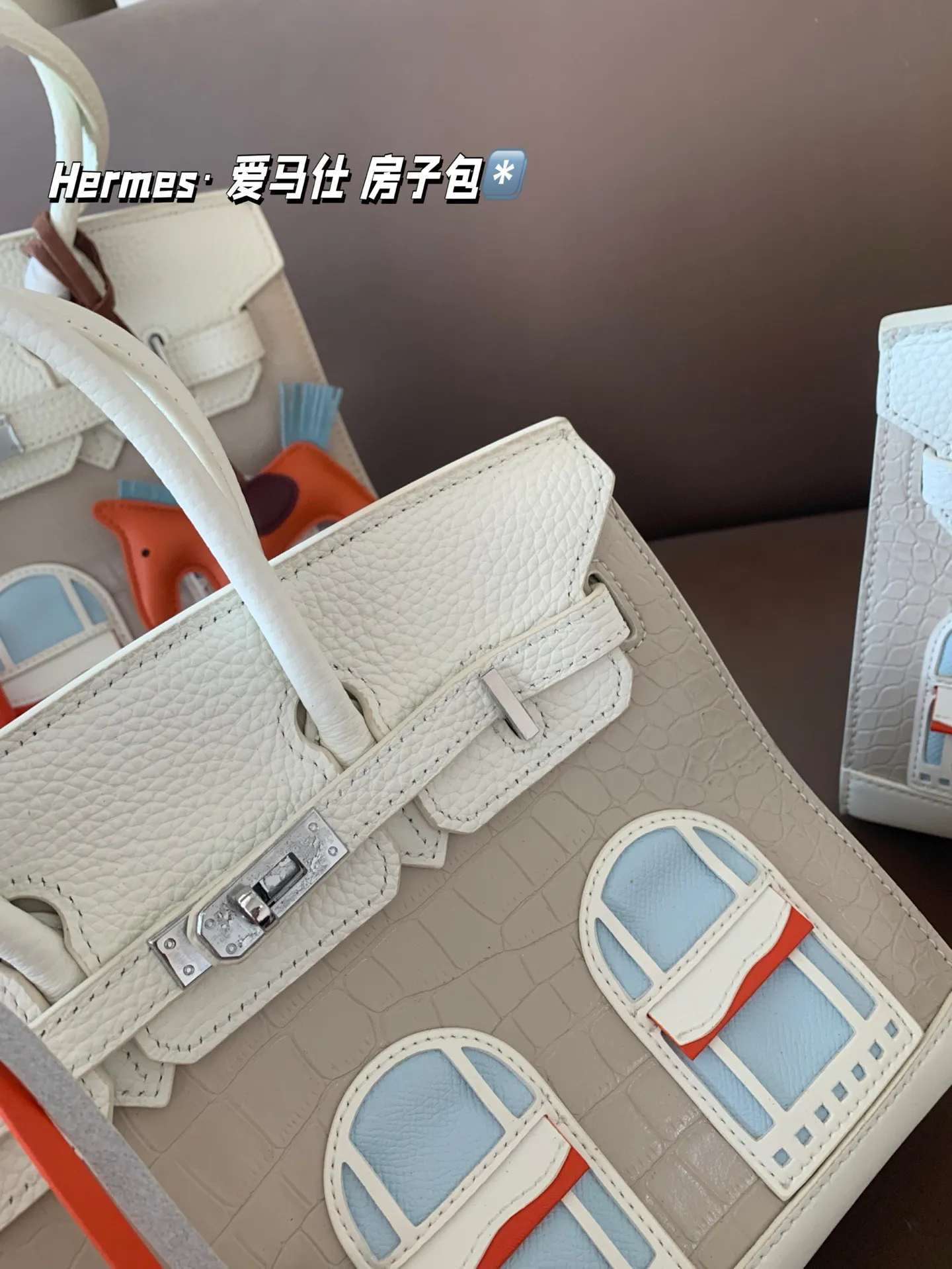大P300 中P280 小P260 配礼盒🎁. Hermes· 爱马仕 房子包 轻松演绎复古时髦 包型挺阔,简约而不简单不需要过多的装饰,日常搭配西装和T恤,就能将高级感体现的淋漓尽致!尺寸大30*24 中25*21 小20*18