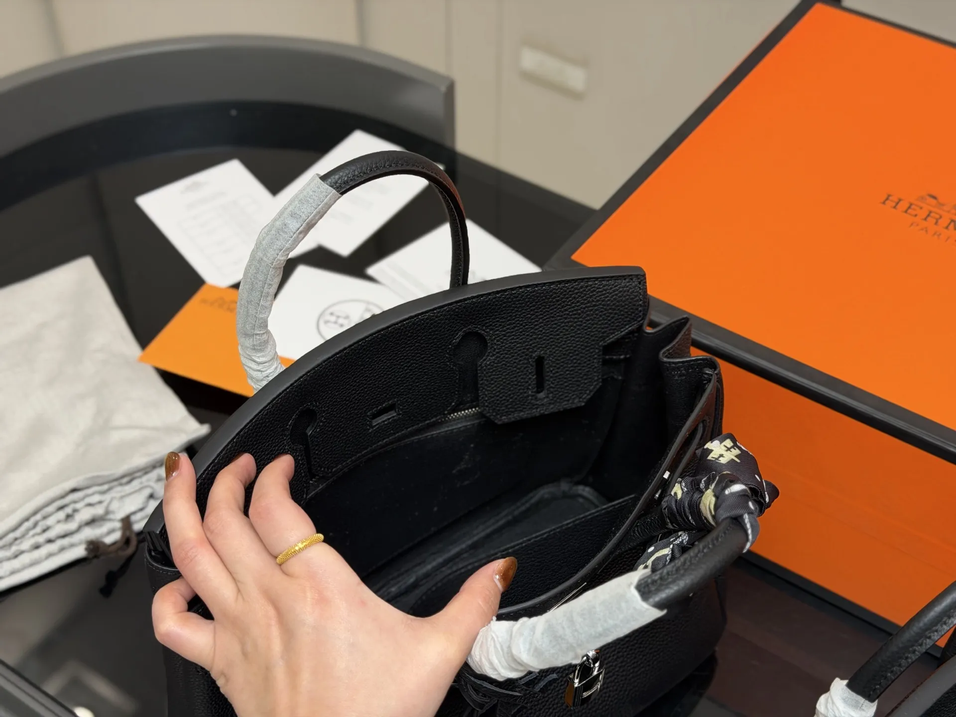 ¥300 ¥280 ¥260 配折叠盒 size:30cm 25cm 20cm 背铂金包的季节来啦 爱马仕Bk30原版品质 ✔️ 头层牛皮 手感!质感!💯💯