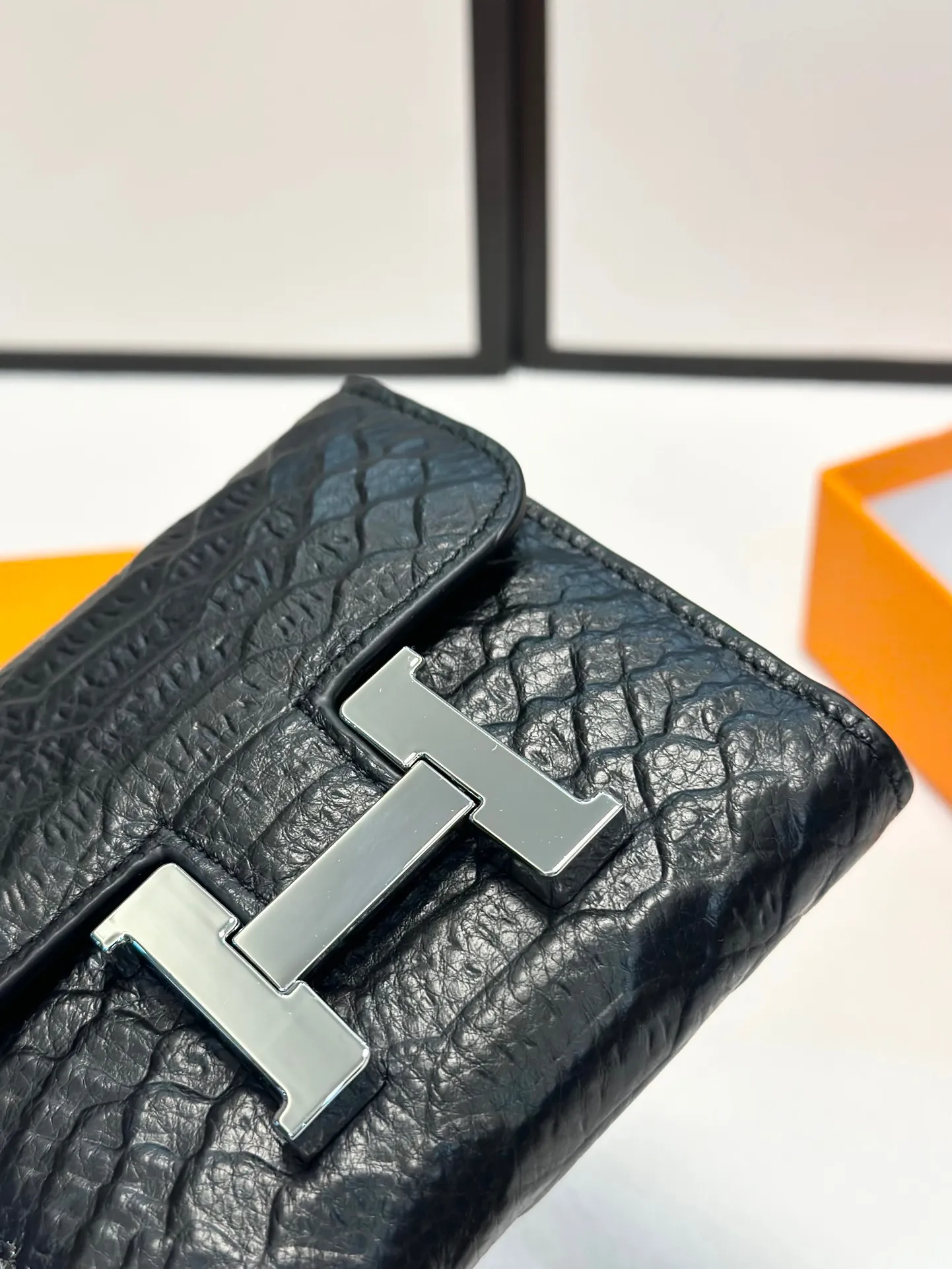 P85🎀🎀颜色 黑🎀尺寸 11x10🎀爱马仕优质进口牛皮🐂 手感一流👏时尚设计💋潮版百搭,简约大方,经典永不过时💍