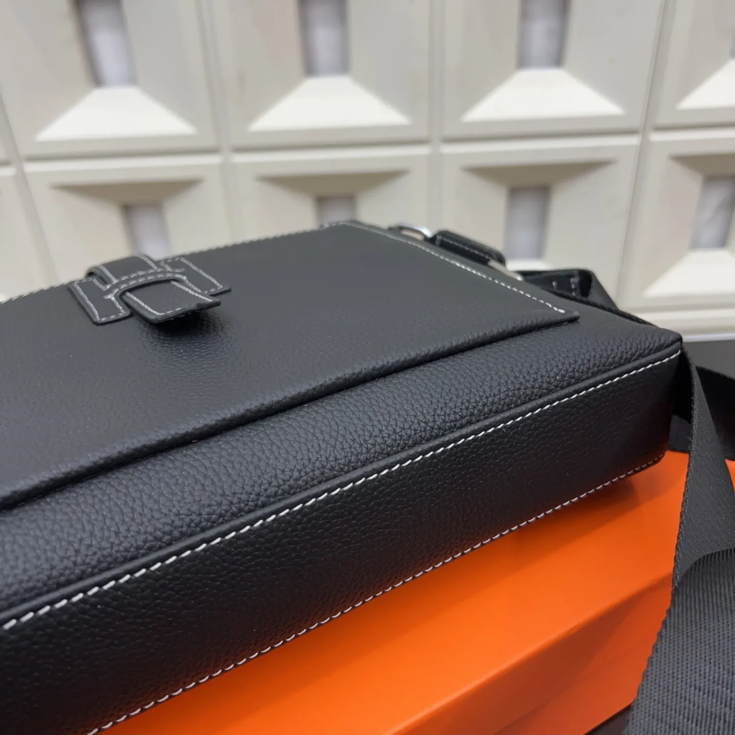 P230 Hermès 爱马仕 邮差包 头层牛皮男士单肩斜挎包 实物拍摄 原厂原版面料 配送防尘袋 32 x 28cm