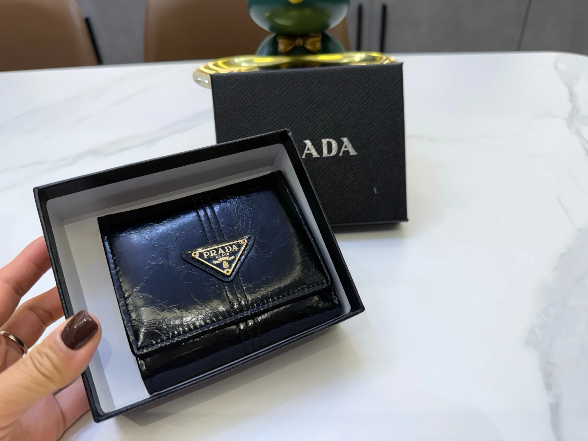 📢📢📢p85 普拉达专柜新款女士钱包 三折款 💕里外牛皮 原版质量做工 小身躯 大容量 👍 超级美哦