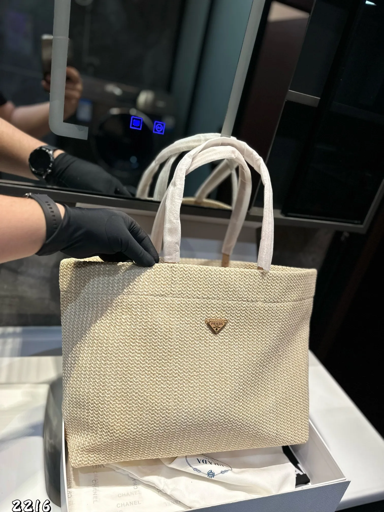 ❤️p135❤️ ✅新品推荐🔜高端货🔥Prada普拉达新款购物袋~托特包👍高端货!超大容量!各大明星追捧的爆款~棕榈叶和牛皮编织而成‼️采用最好的五金配件!经典logo!(size:39*29*16 上口49)