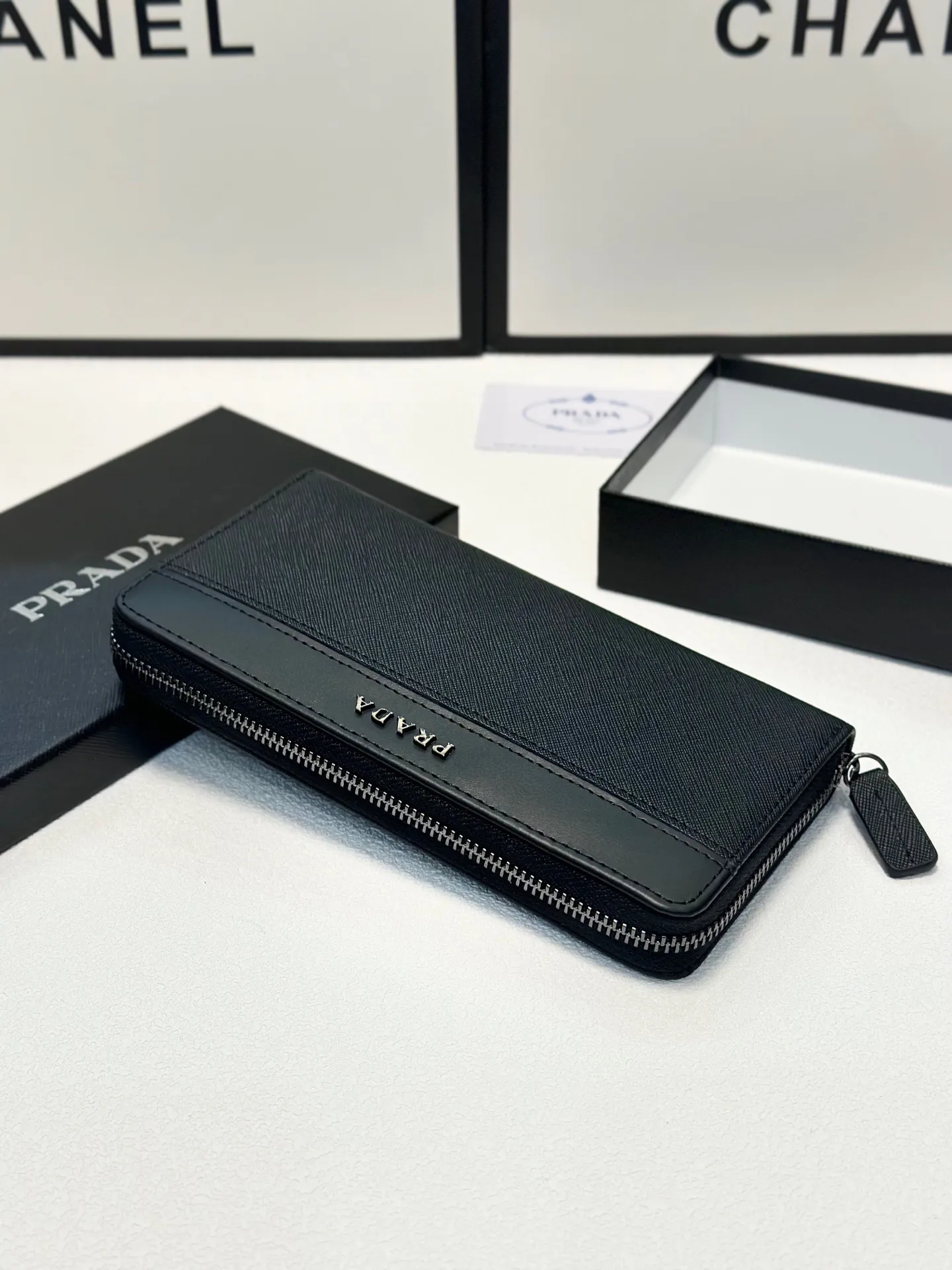 P100🎀🎀颜色 黑🎀尺寸 20x10🎀普拉达爆款十字纹牛皮😈💥原版十字纹牛皮🐂高端品质👍🏻精致车线做工💎值得拥有‼️