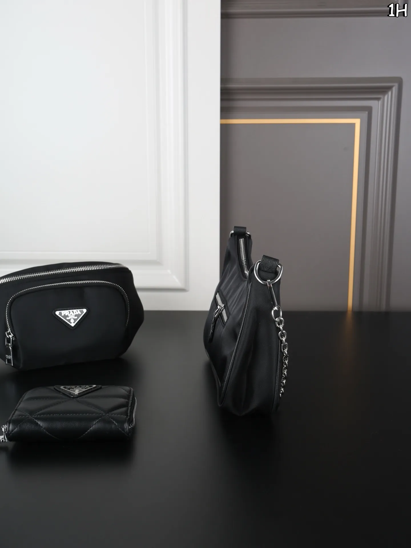 P150 PRADA普拉达 三合一腋下包➕钱包➕腰包 普拉达hobo三角logo徽标拉练再生尼龙拼皮革三合一腋下手提单肩斜挎包 Prada三合一 酷guy出街的王炸单品😎 尺寸:25.5×17/12×9/30×13.5