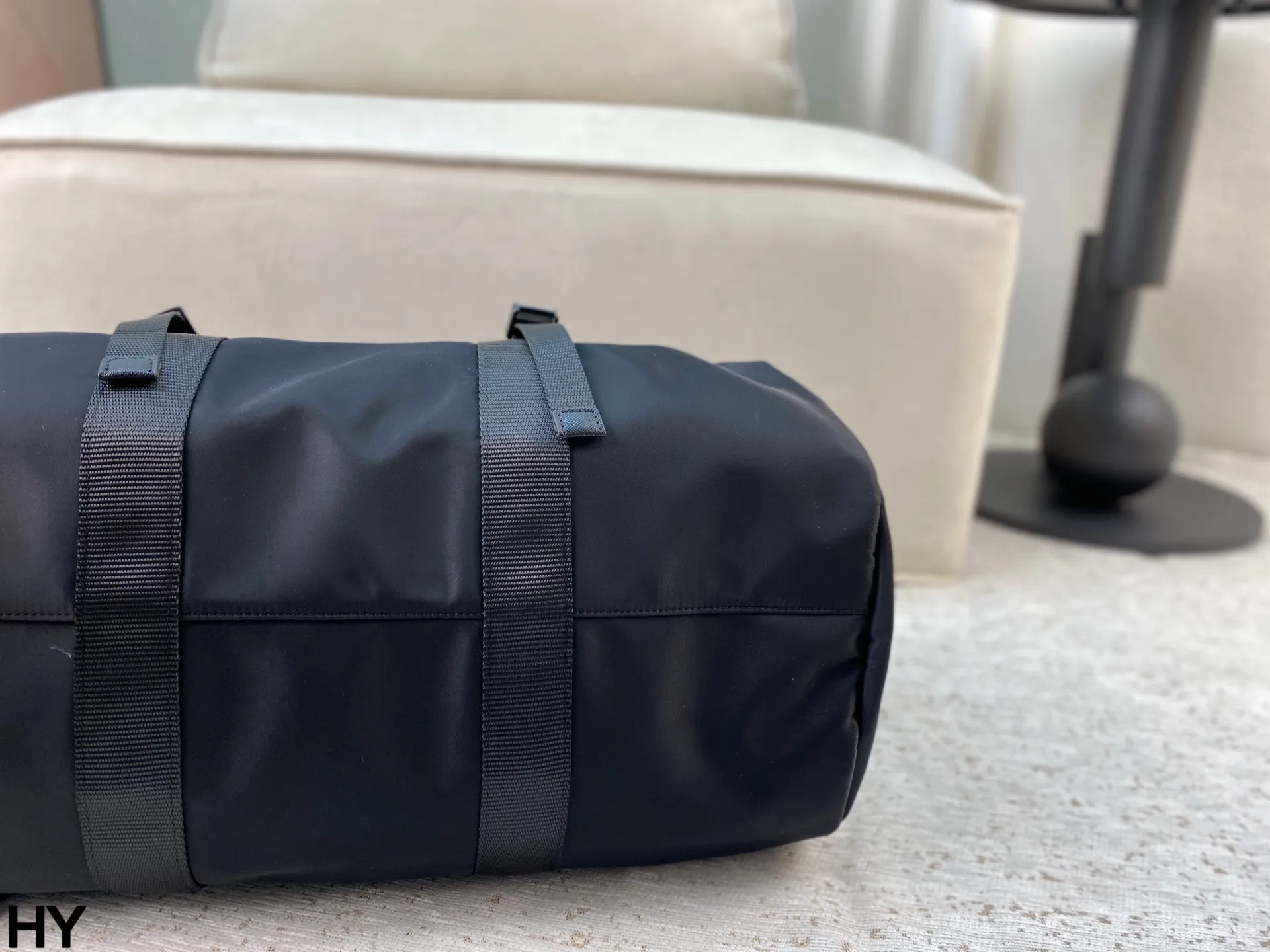 p165 无盒🎁 Prada旅行袋 男女同款 经典尼龙质地便携自重轻 去健身或者旅行都非常适用！尺寸：底50*宽24*高24