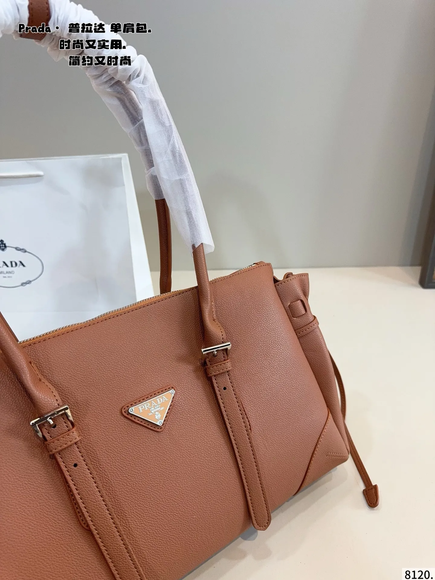 p180 普拉达PRADA 新款 中古腋下包. 质感很高级 容量超级大也很耐用 日常出街背它回头率百分百 就是这种随性慵懒感尺寸:38*13*23cm