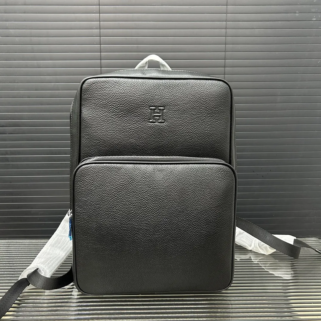 P190 Herm&egrave;s 爱马仕 牛皮多功能双肩包 背包牛皮男包 电脑包 采用精湛镶嵌细工 经典百搭 实物拍摄 原厂原版面料 配送防尘袋 28 x 38cm。