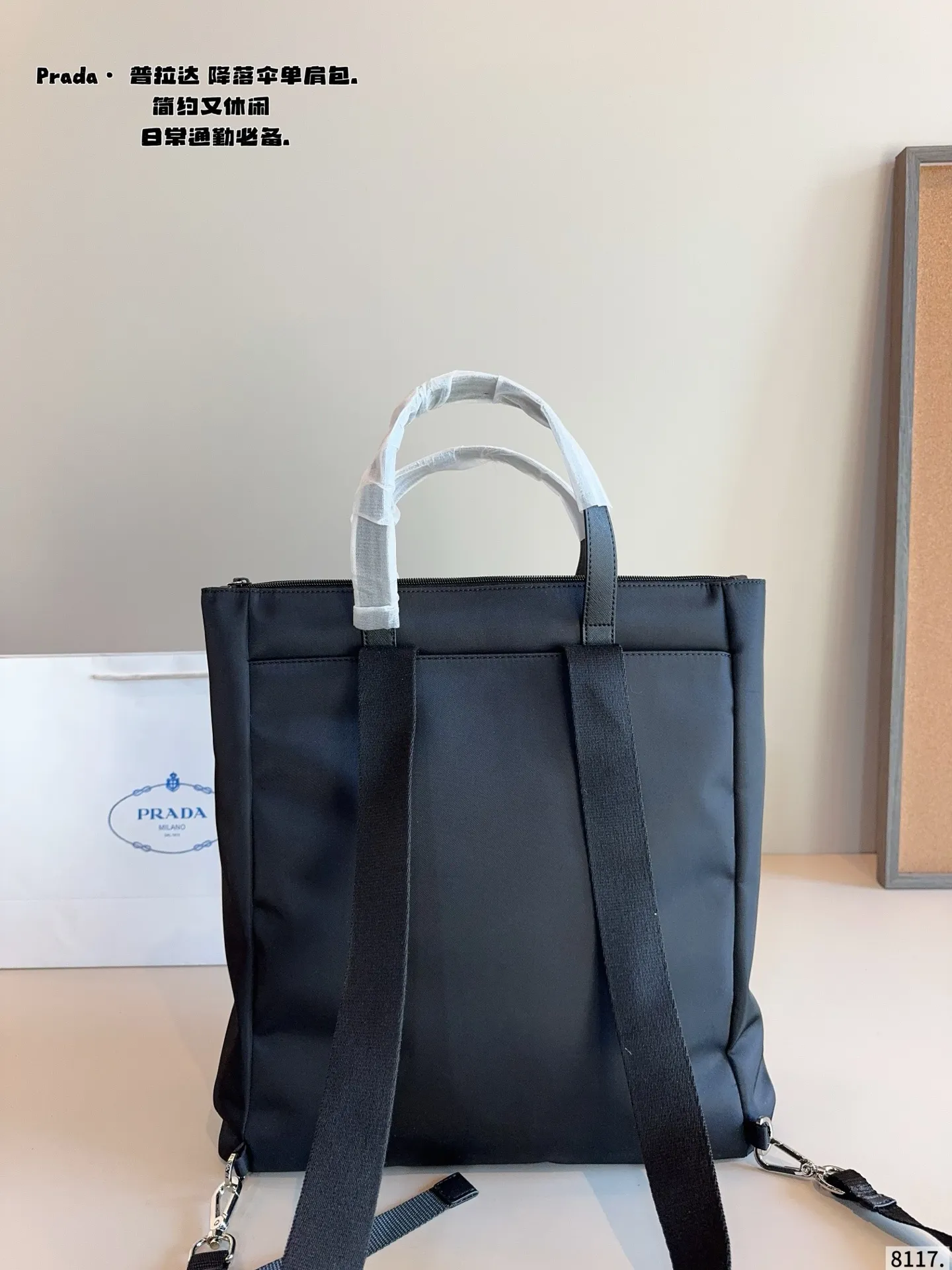 p180 prada普拉达新款 手提单肩包. 尼龙面料.超级柔软的面料 可手提 单肩斜挎 时尚新宠儿 各路明星 网红同款追捧 尺寸:38*4*11cm