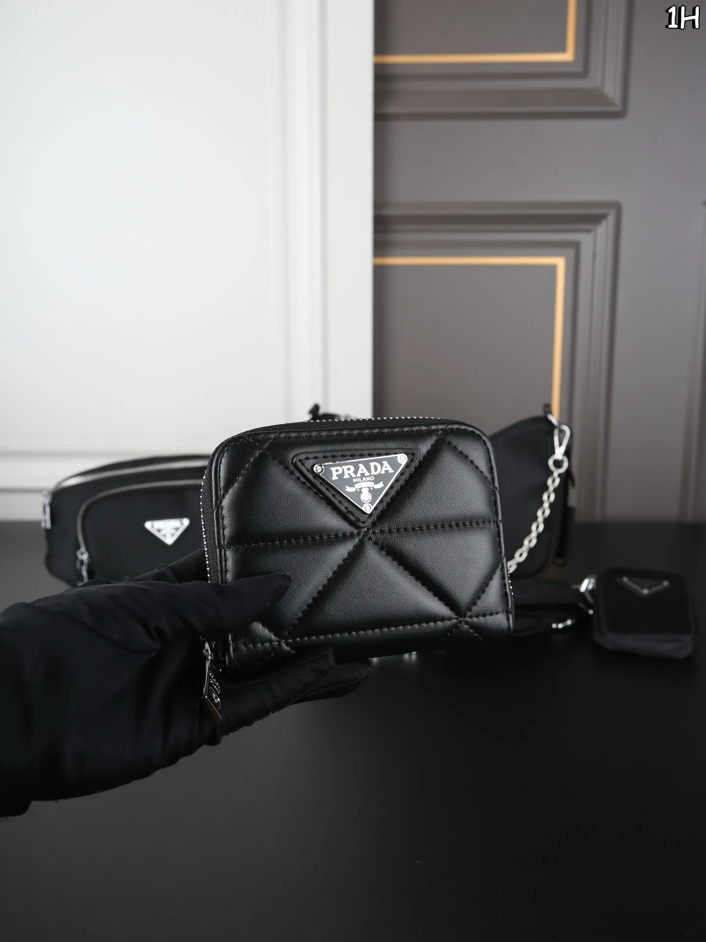 P150 PRADA普拉达 三合一腋下包➕钱包➕腰包 普拉达hobo三角logo徽标拉练再生尼龙拼皮革三合一腋下手提单肩斜挎包 Prada三合一 酷guy出街的王炸单品😎 尺寸:25.5×17/12×9/30×13.5